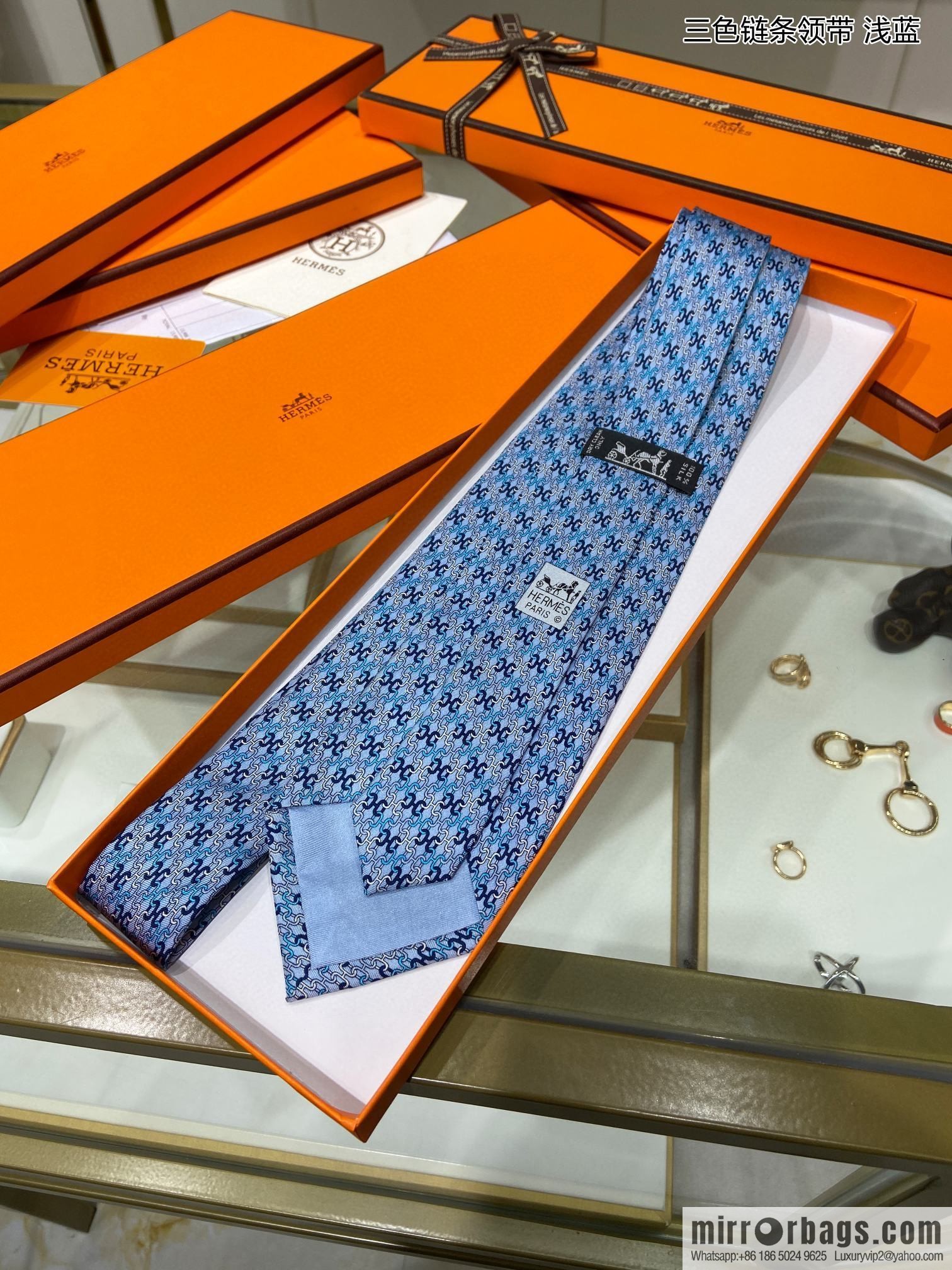 Hermes 100% top twill silk + wool inner three-color chain tie