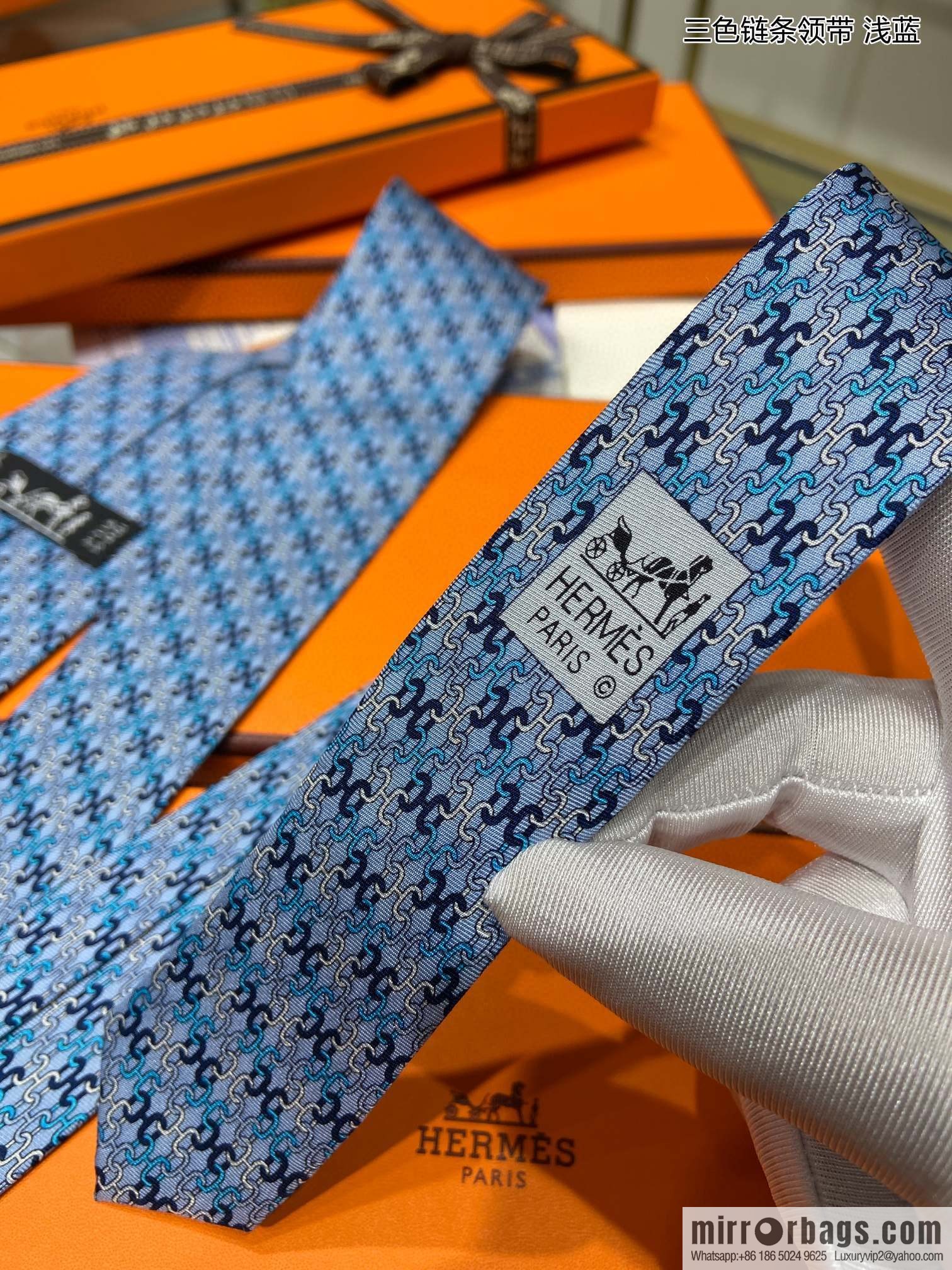 Hermes 100% top twill silk + wool inner three-color chain tie