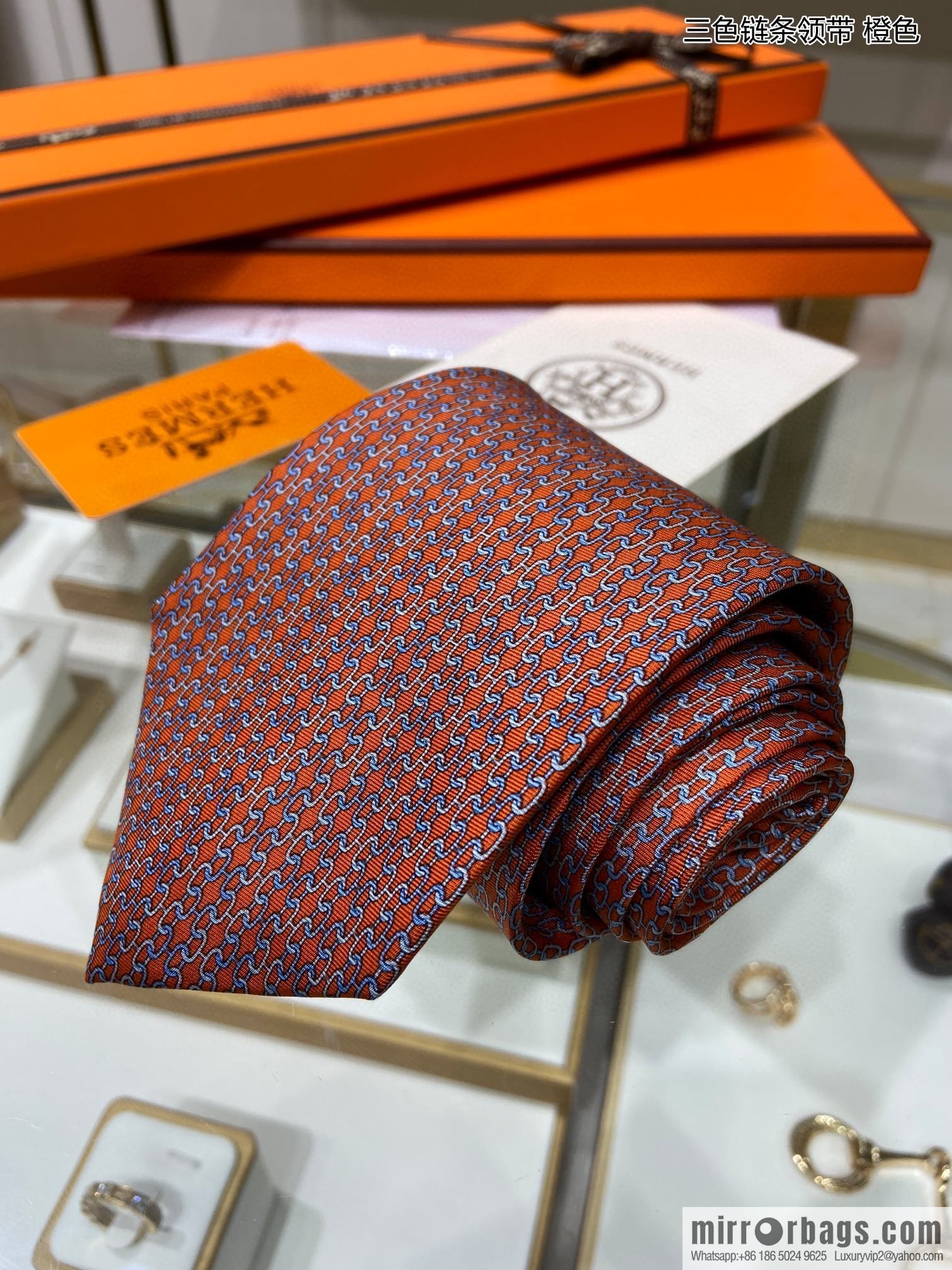 Hermes 100% top twill silk + wool inner three-color chain tie