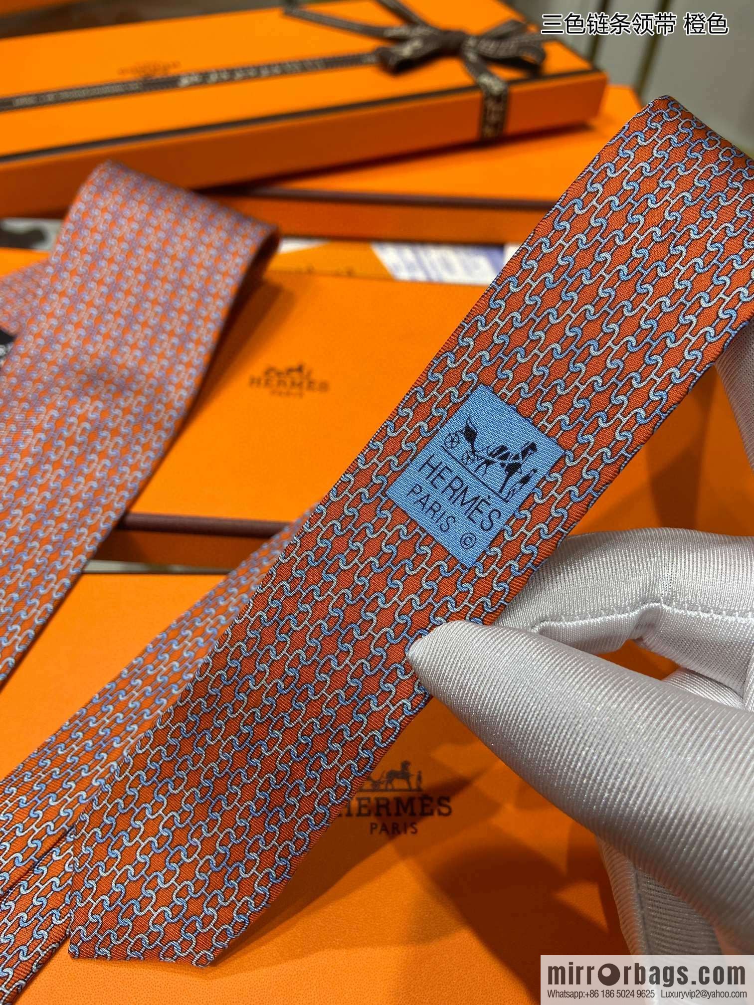 Hermes 100% top twill silk + wool inner three-color chain tie