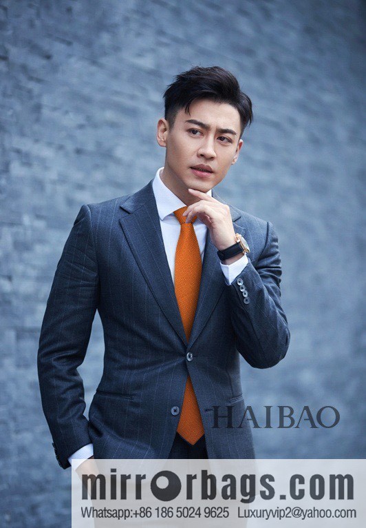 Hermes 100% top twill silk + wool inner panda tie