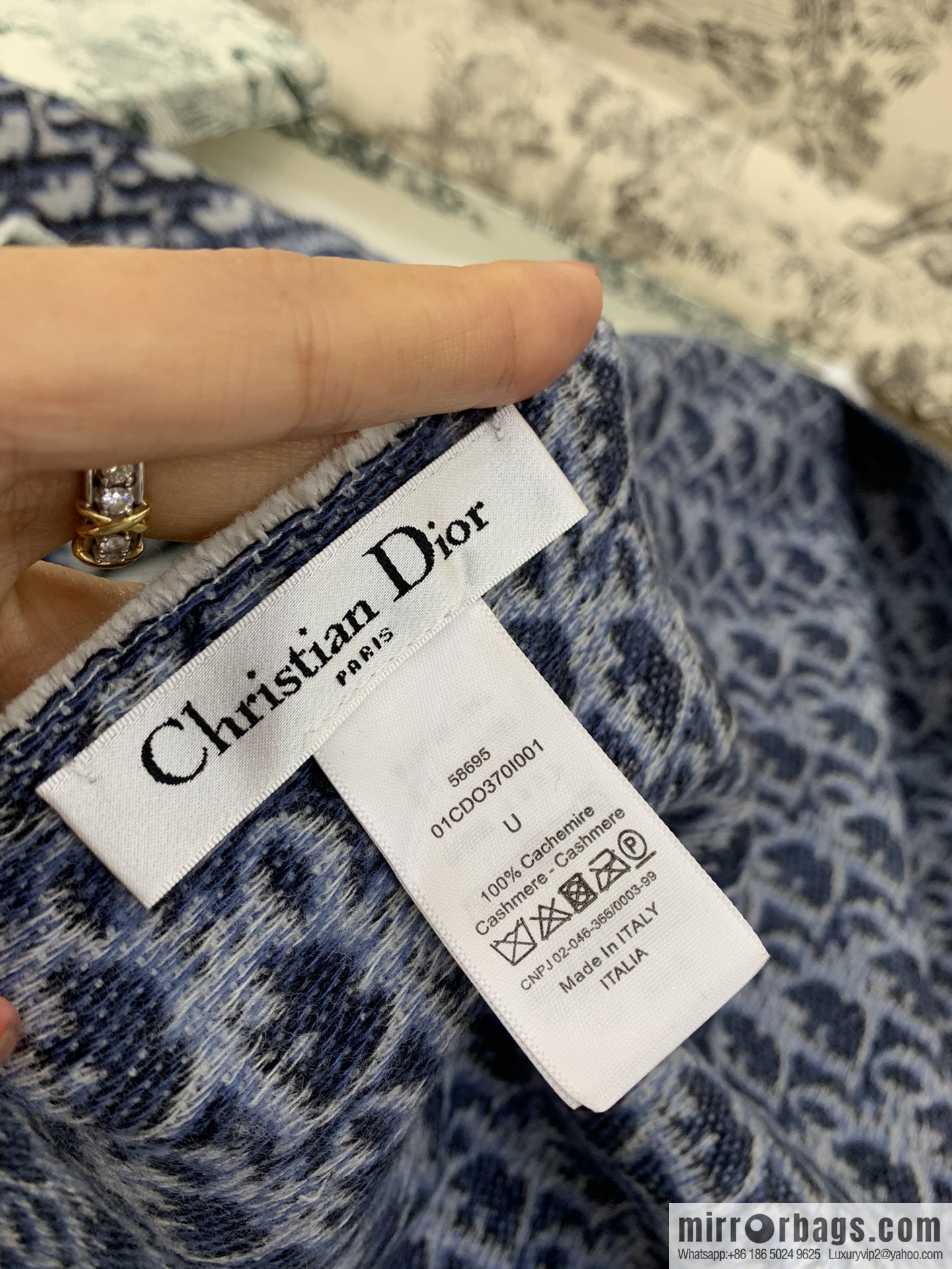 Dior Dior pullover cape shawl 🥰 scarf 01CDO370I001_C540