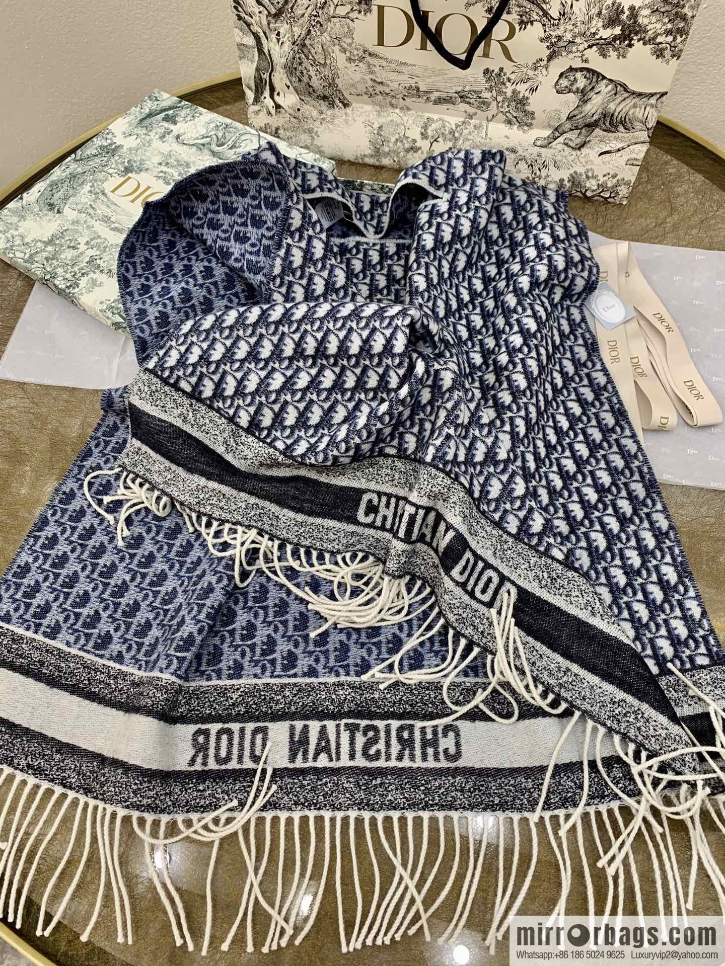 Dior Dior pullover cape shawl 🥰 scarf 01CDO370I001_C540