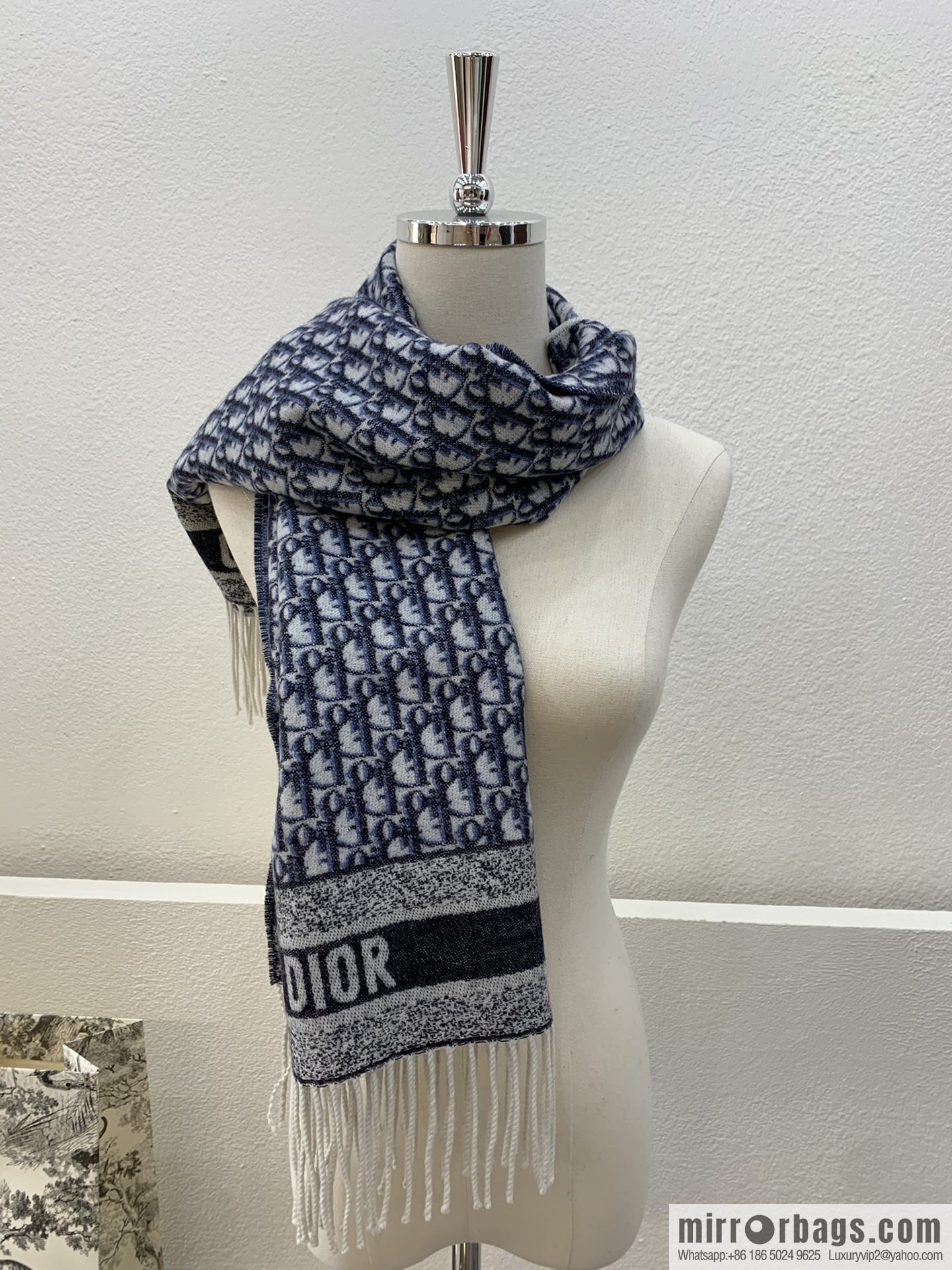Dior Dior pullover cape shawl 🥰 scarf 01CDO370I001_C540