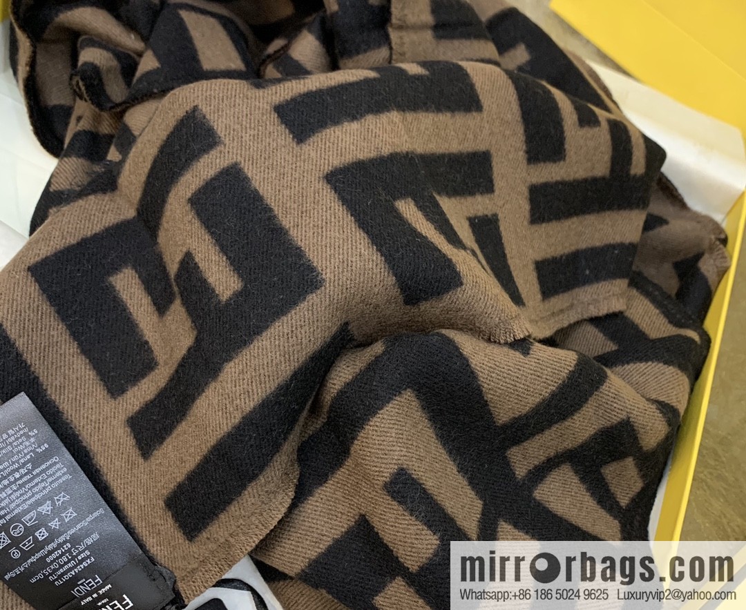 FENDI Fendi 95% wool + 5% silk presbyopia FF alphabet scarf