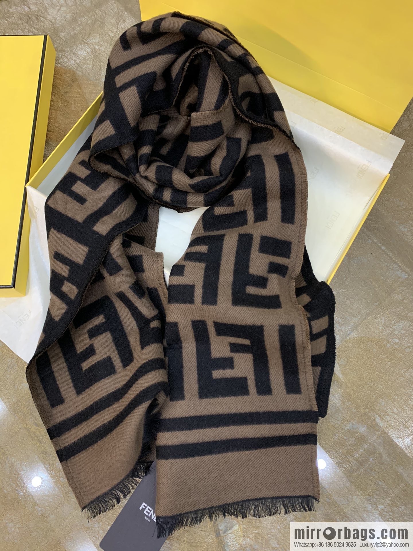 FENDI Fendi 95% wool + 5% silk presbyopia FF alphabet scarf