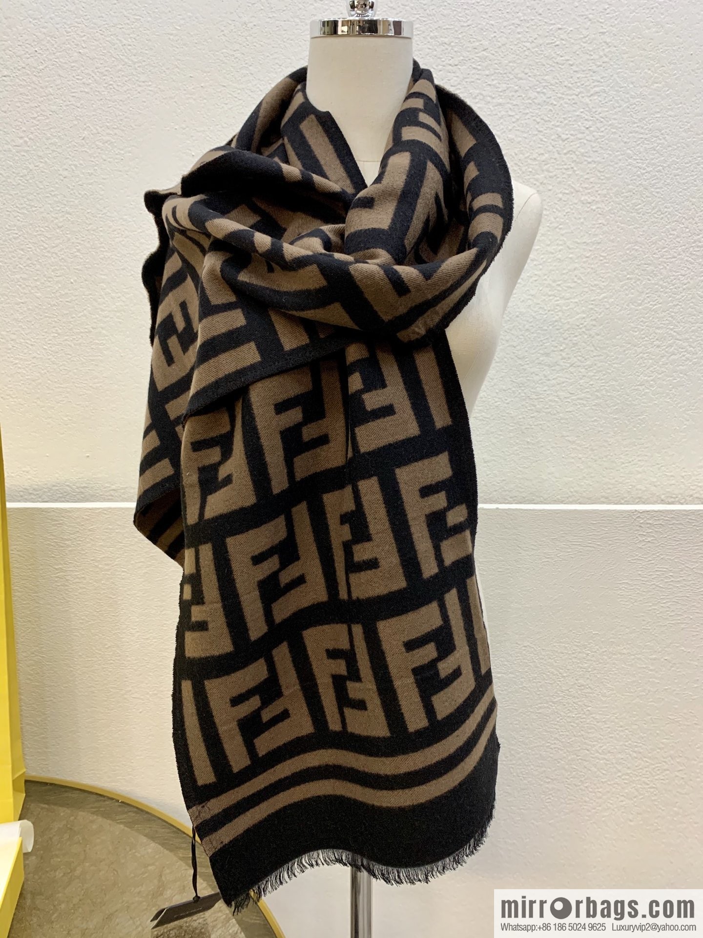 FENDI Fendi 95% wool + 5% silk presbyopia FF alphabet scarf
