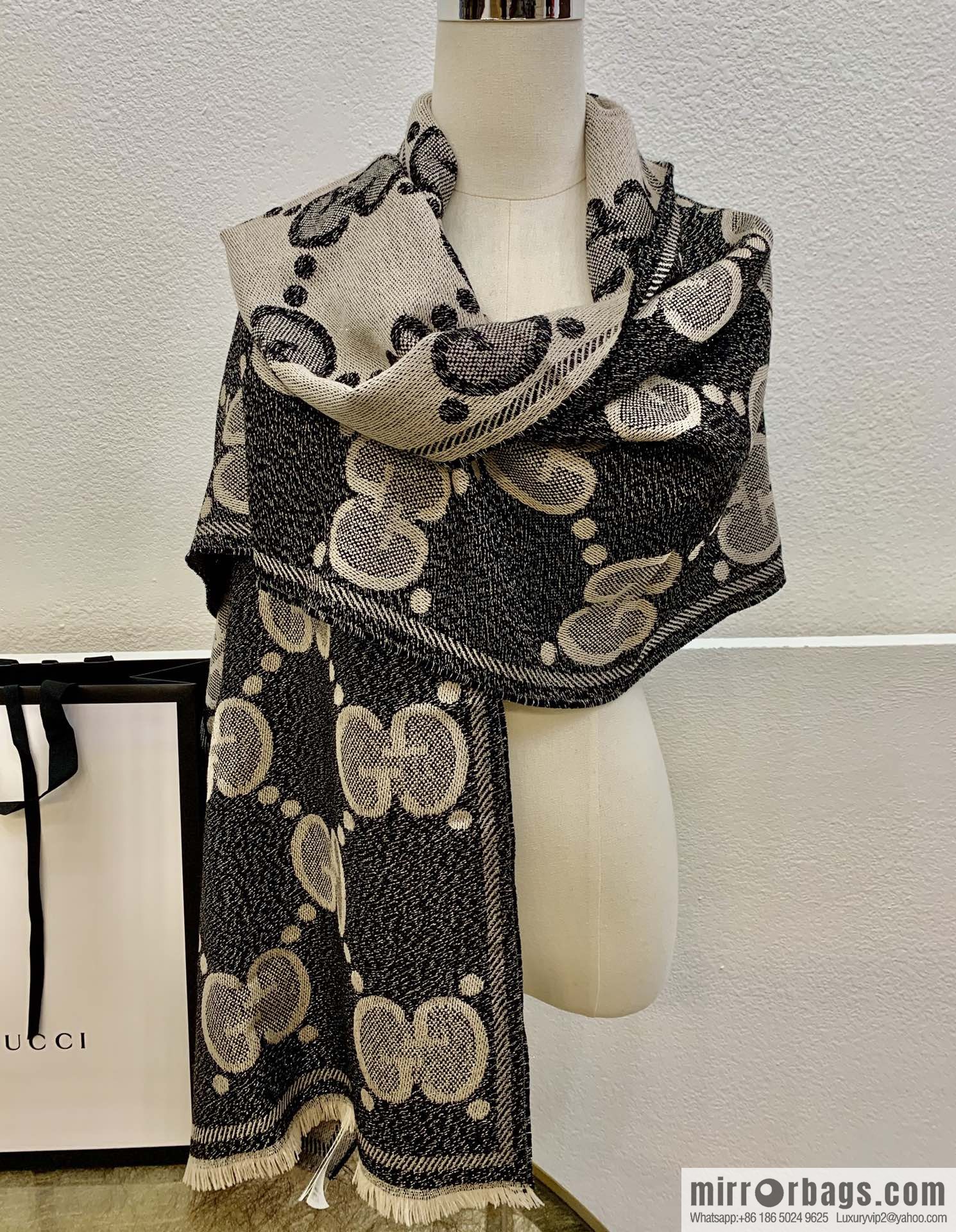 GUCCI Gucci Letter-interwoven jacquard scarf 598993