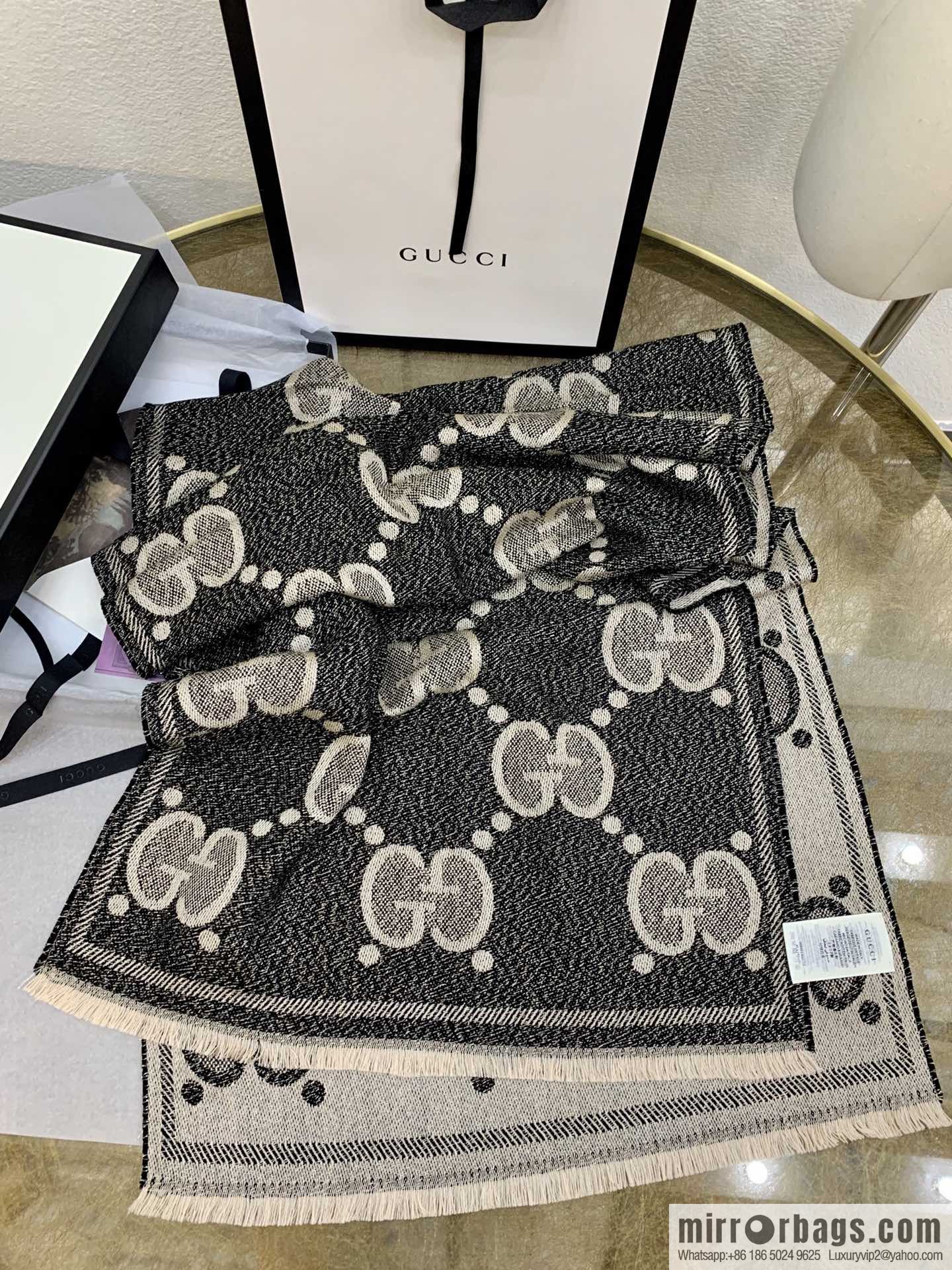 GUCCI Gucci Letter-interwoven jacquard scarf 598993