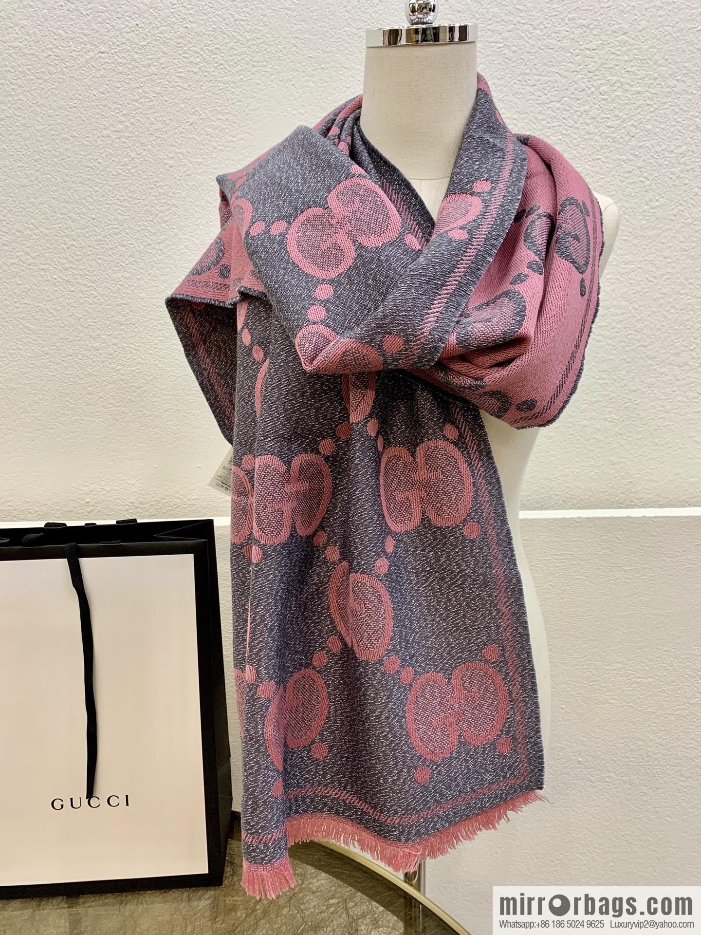 GUCCI Gucci Letter-interwoven jacquard scarf 598993