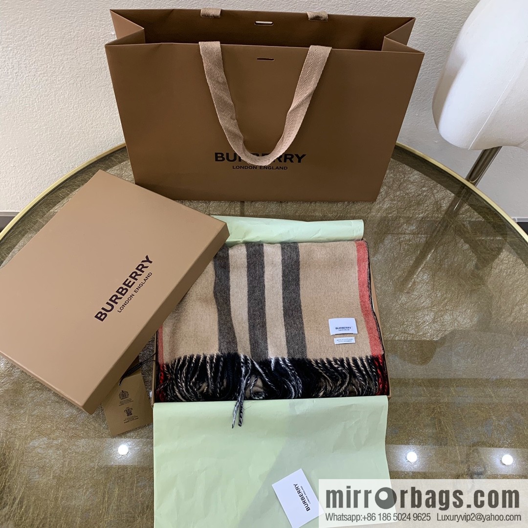 Burberry simple vertical color matching cashmere towel