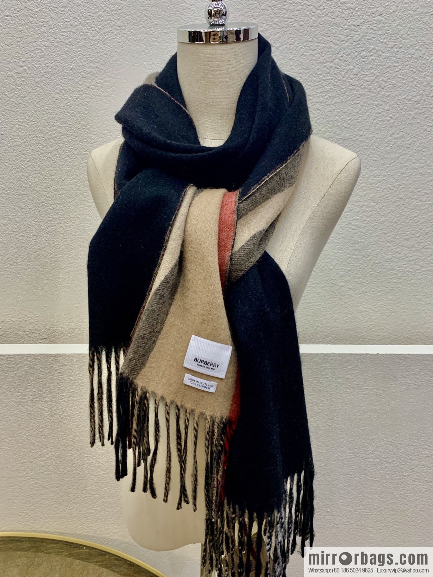 Burberry simple vertical color matching cashmere towel