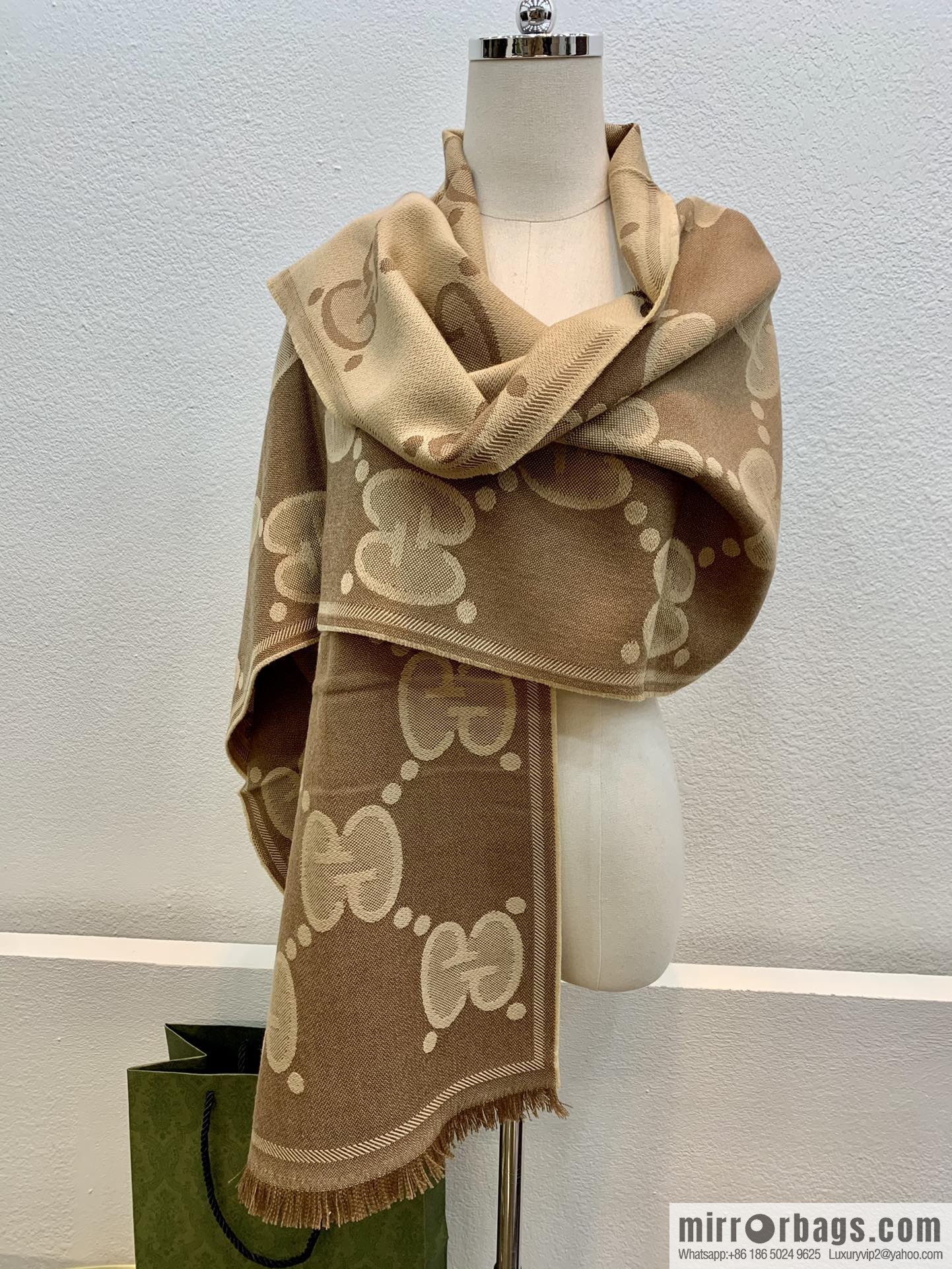 GUCCI Gucci GG pattern 100% wool jacquard scarf 581537