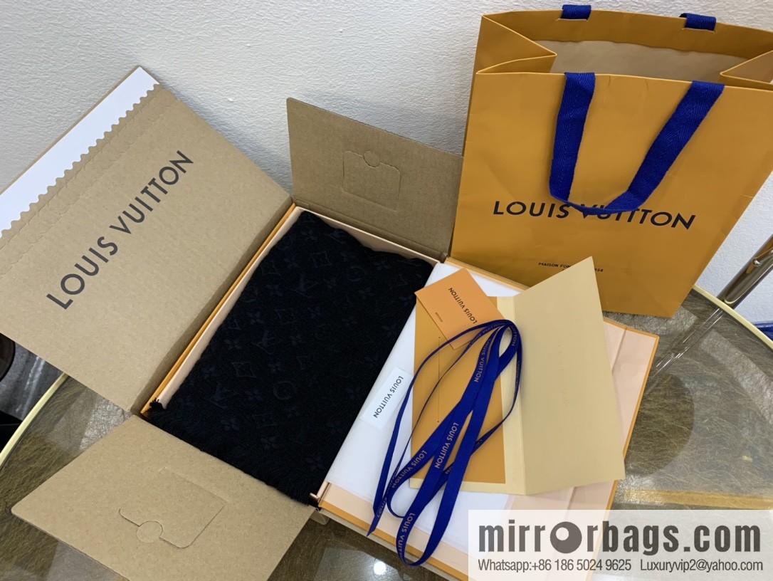 LV Louis Vuitton Men's Wool Scarf M78526