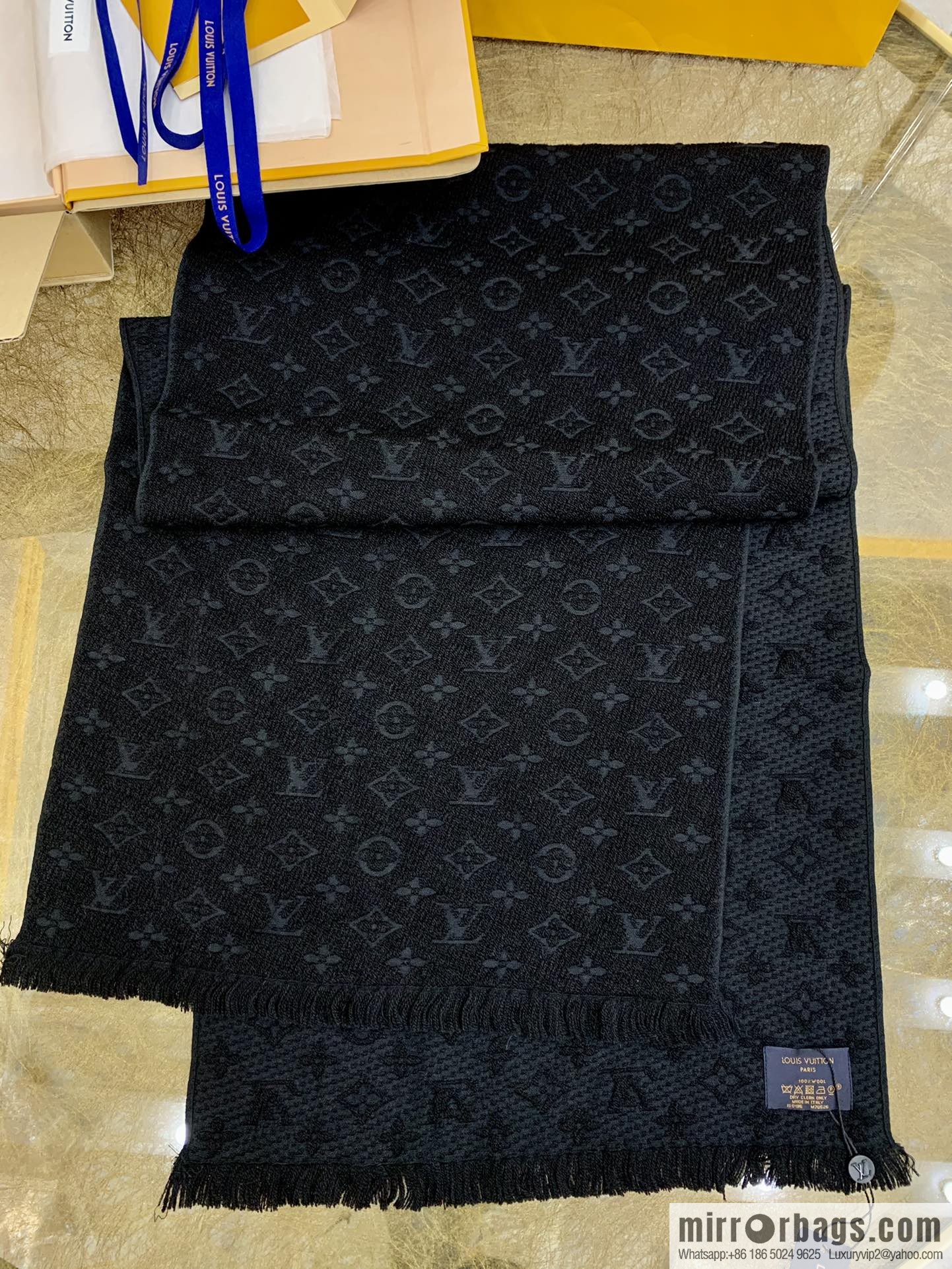 LV Louis Vuitton Men's Wool Scarf M78526