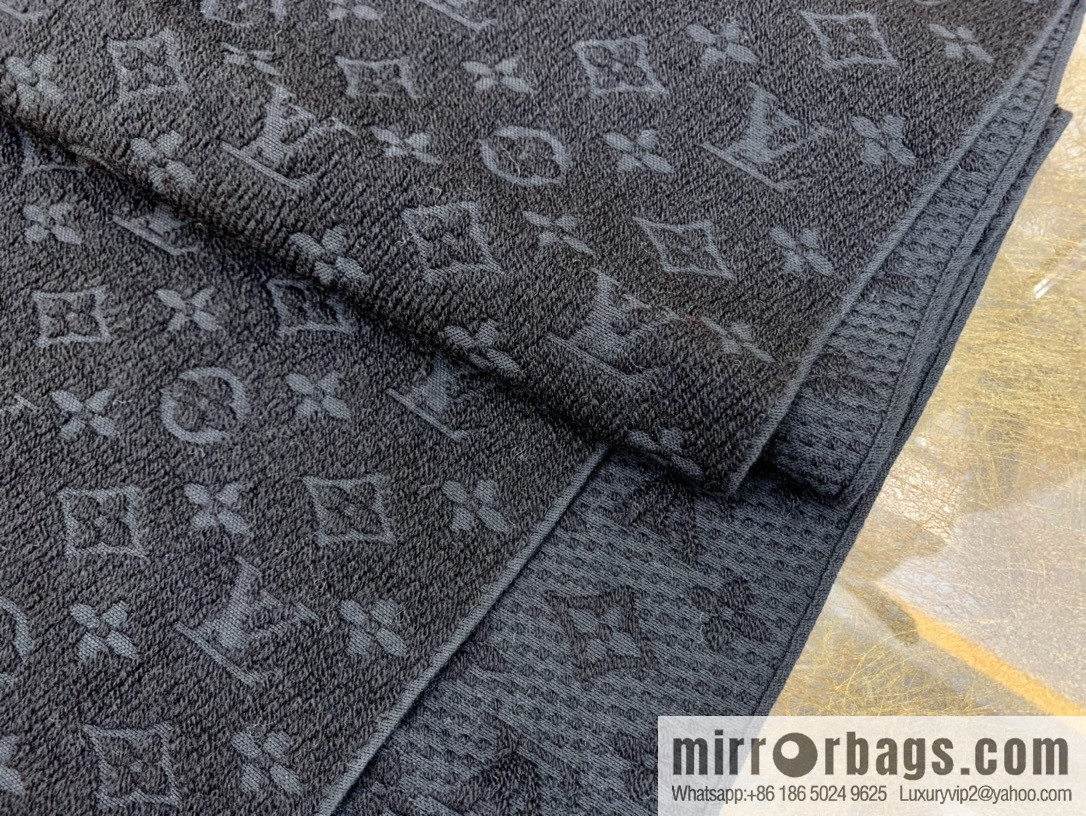 LV Louis Vuitton Men's Wool Scarf M78526