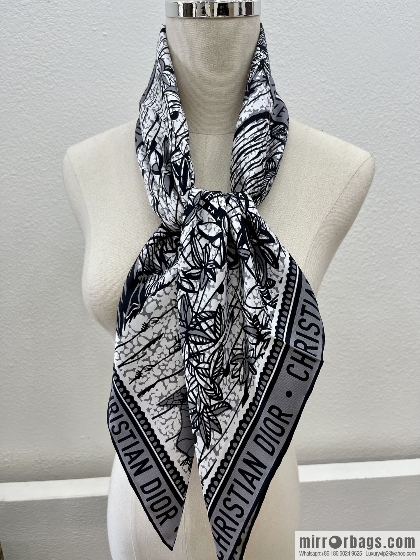 Dior 100% silk scarf with pattern from the Dior Jungle Collection
