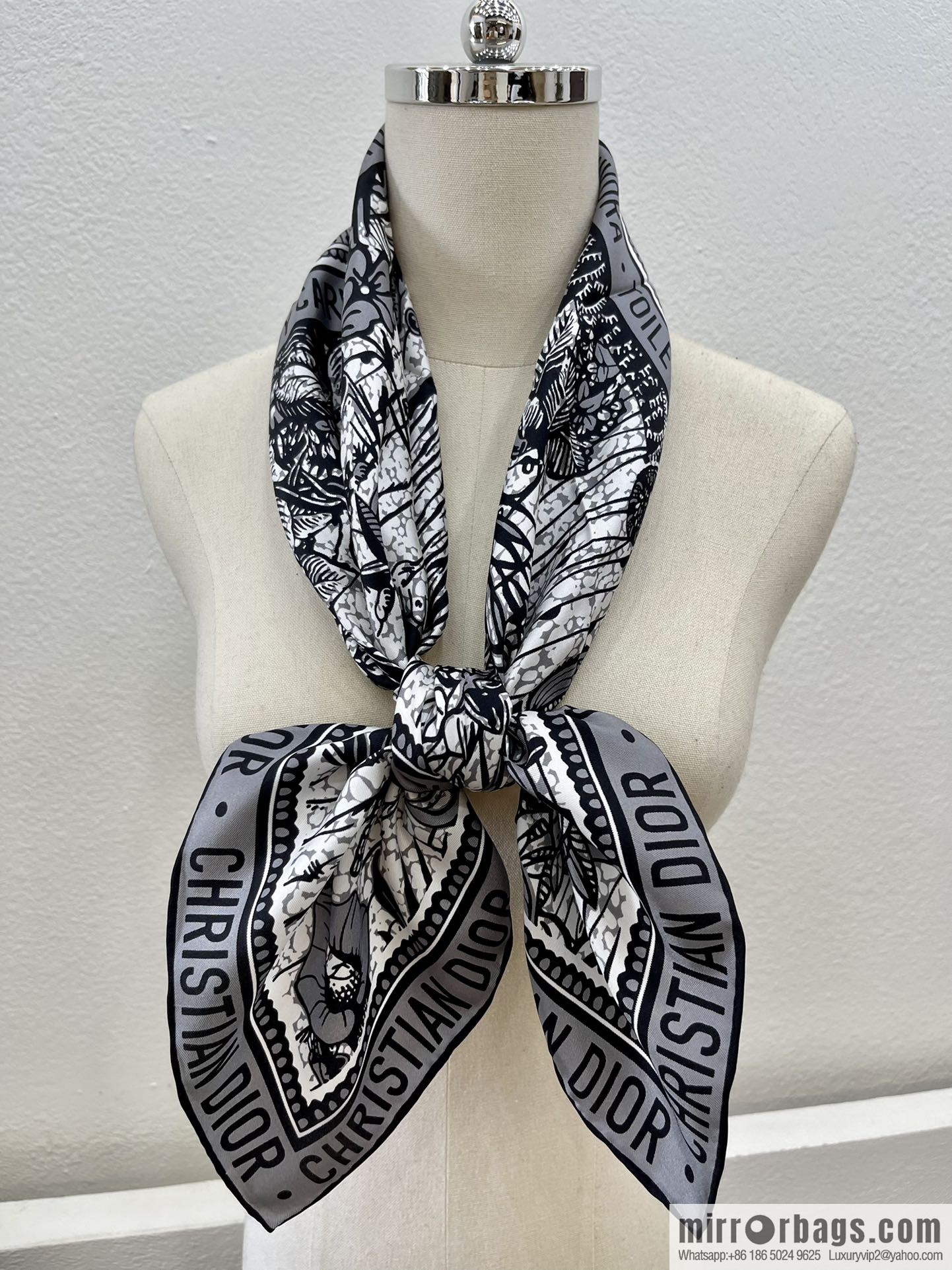 Dior 100% silk scarf with pattern from the Dior Jungle Collection