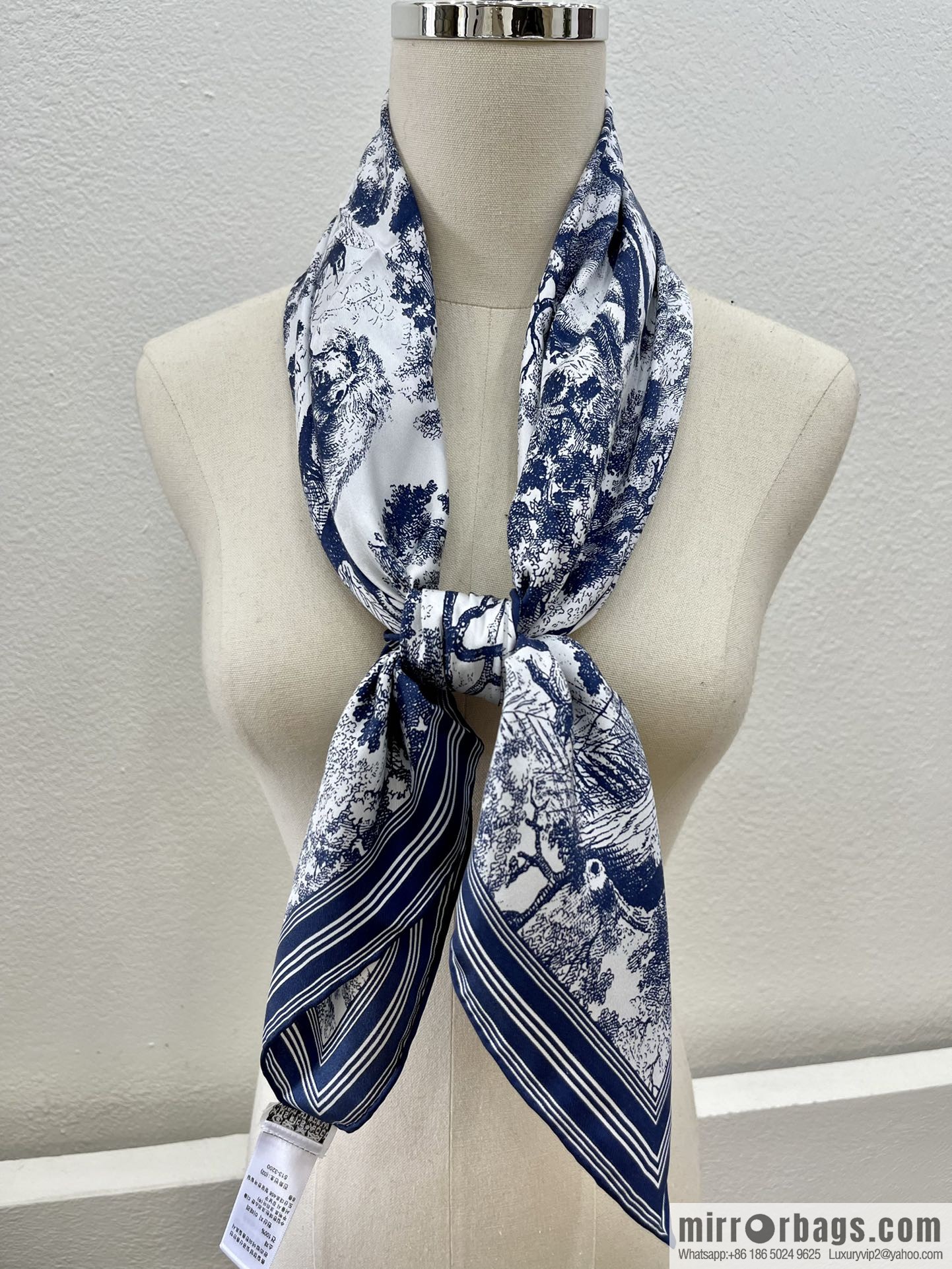 Dior 100% silk scarf with pattern from the Dior Jungle Collection