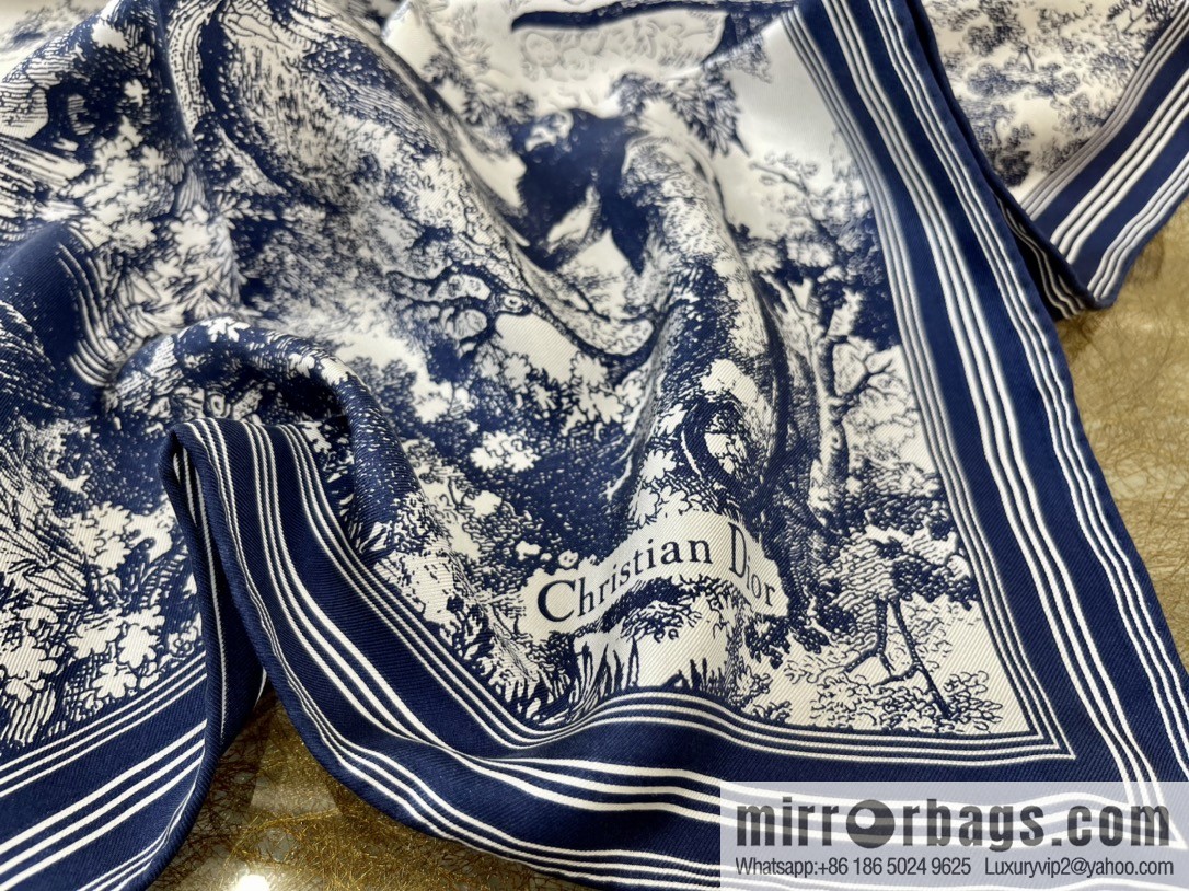 Dior 100% silk scarf with pattern from the Dior Jungle Collection
