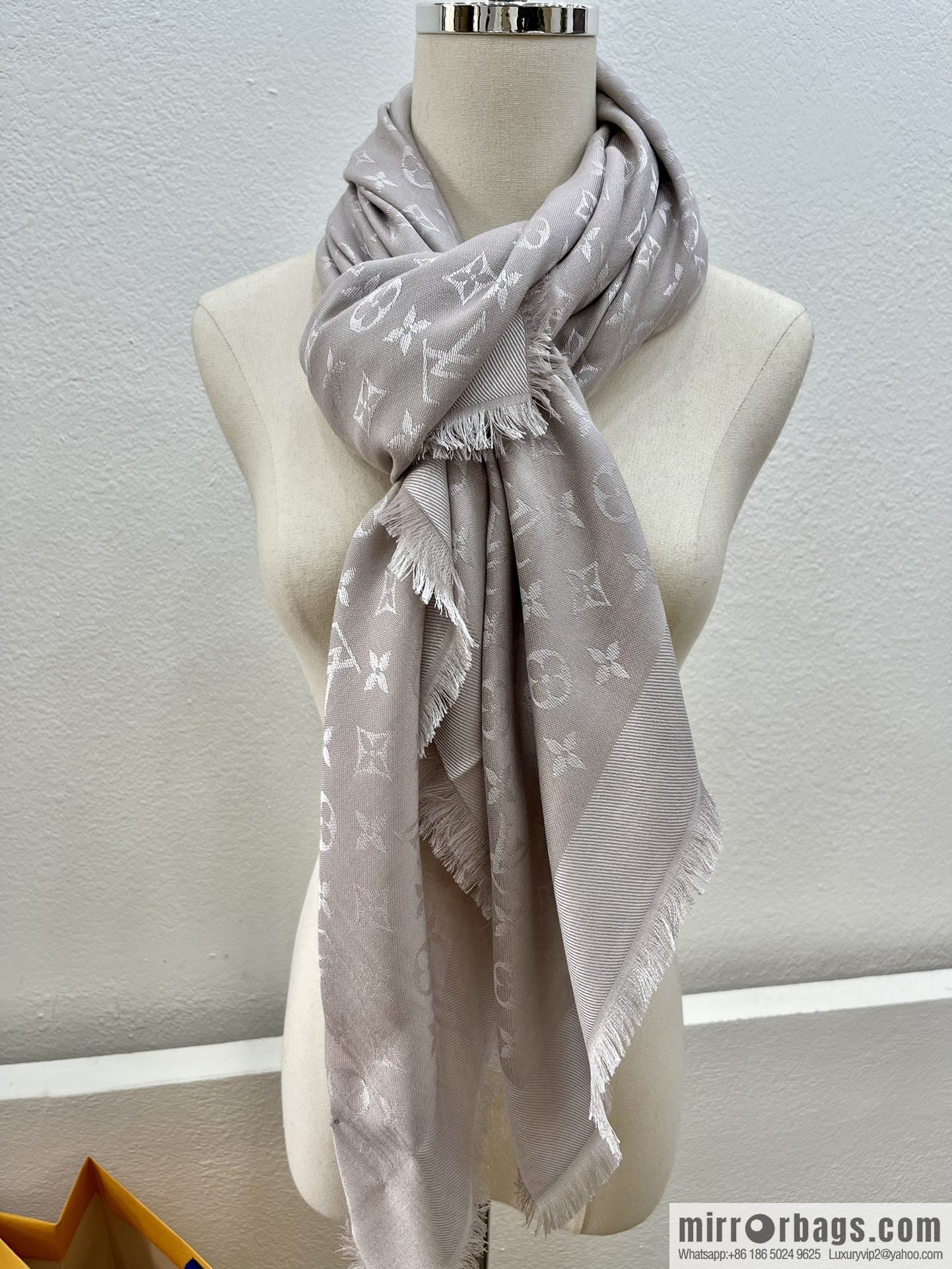 LV Louis Vuitton Monogram pattern silk wool blend scarf M71336