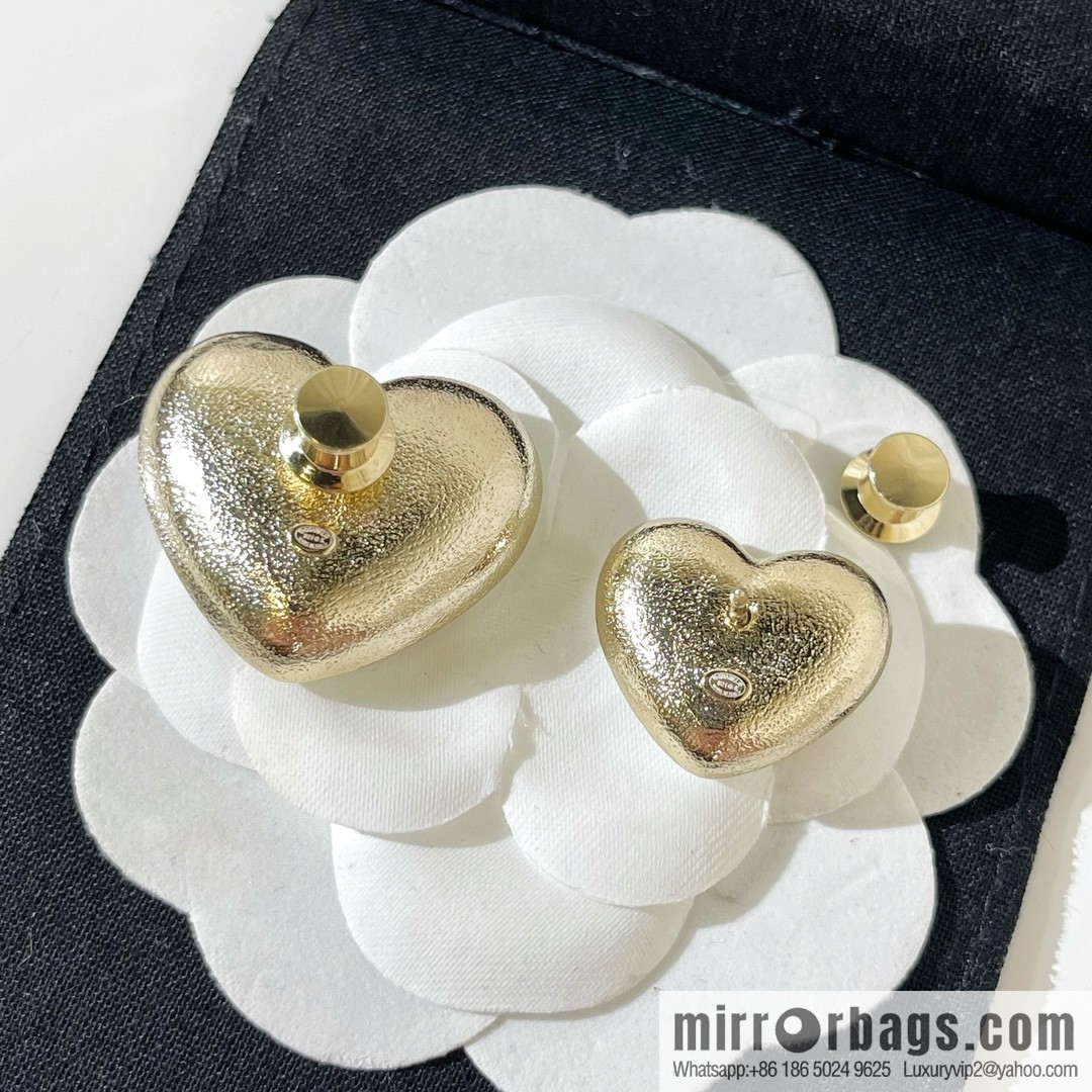 2021 new CHANEL Chanel double c double peach heart brooch