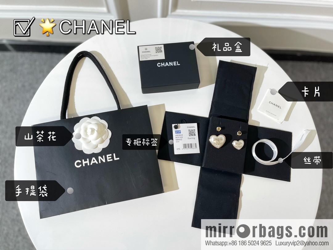2021 new CHANEL Chanel double c double peach heart brooch