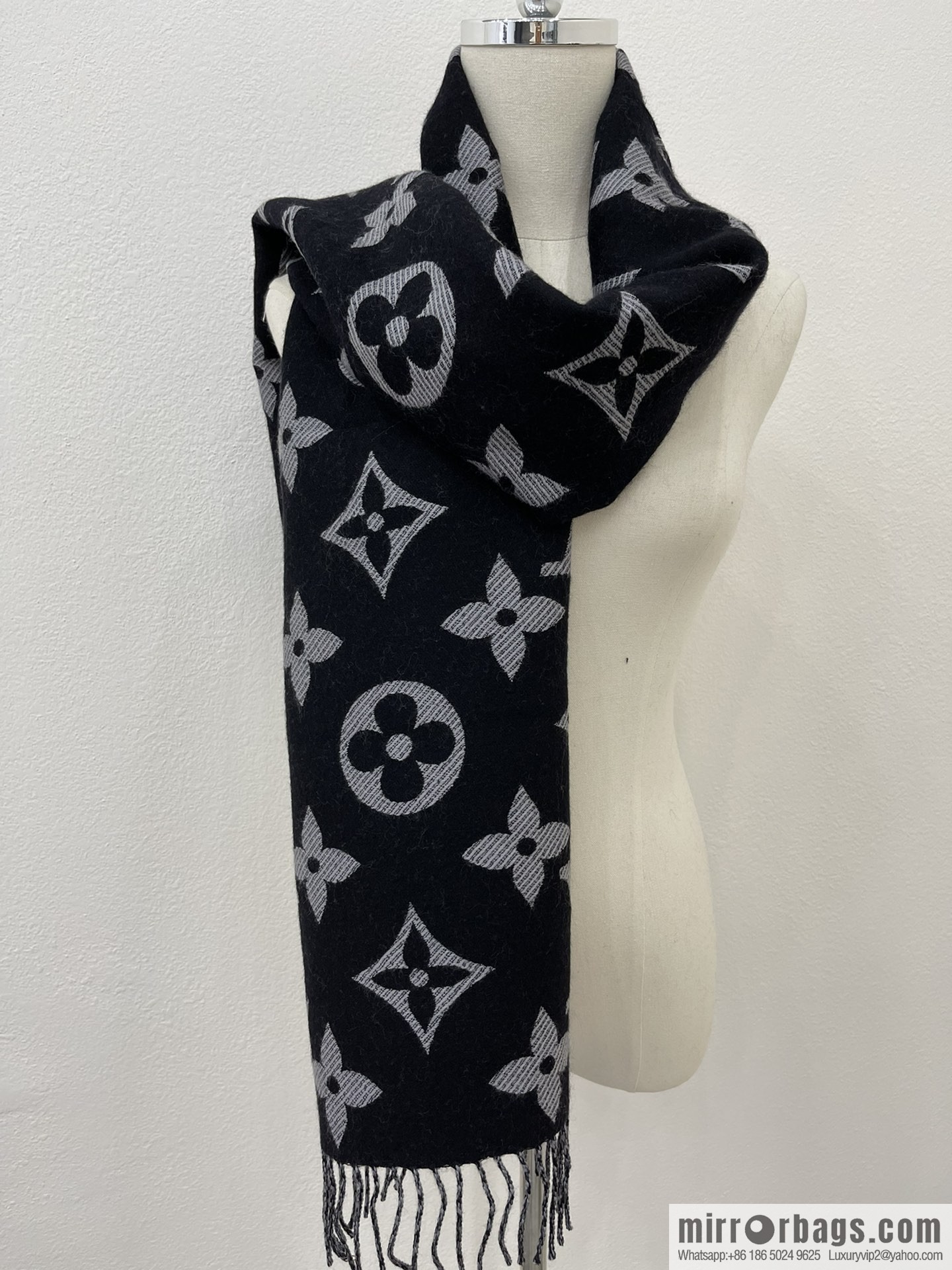 LV Louis Vuitton SIMPLY LV wool long towel m76964 m76966