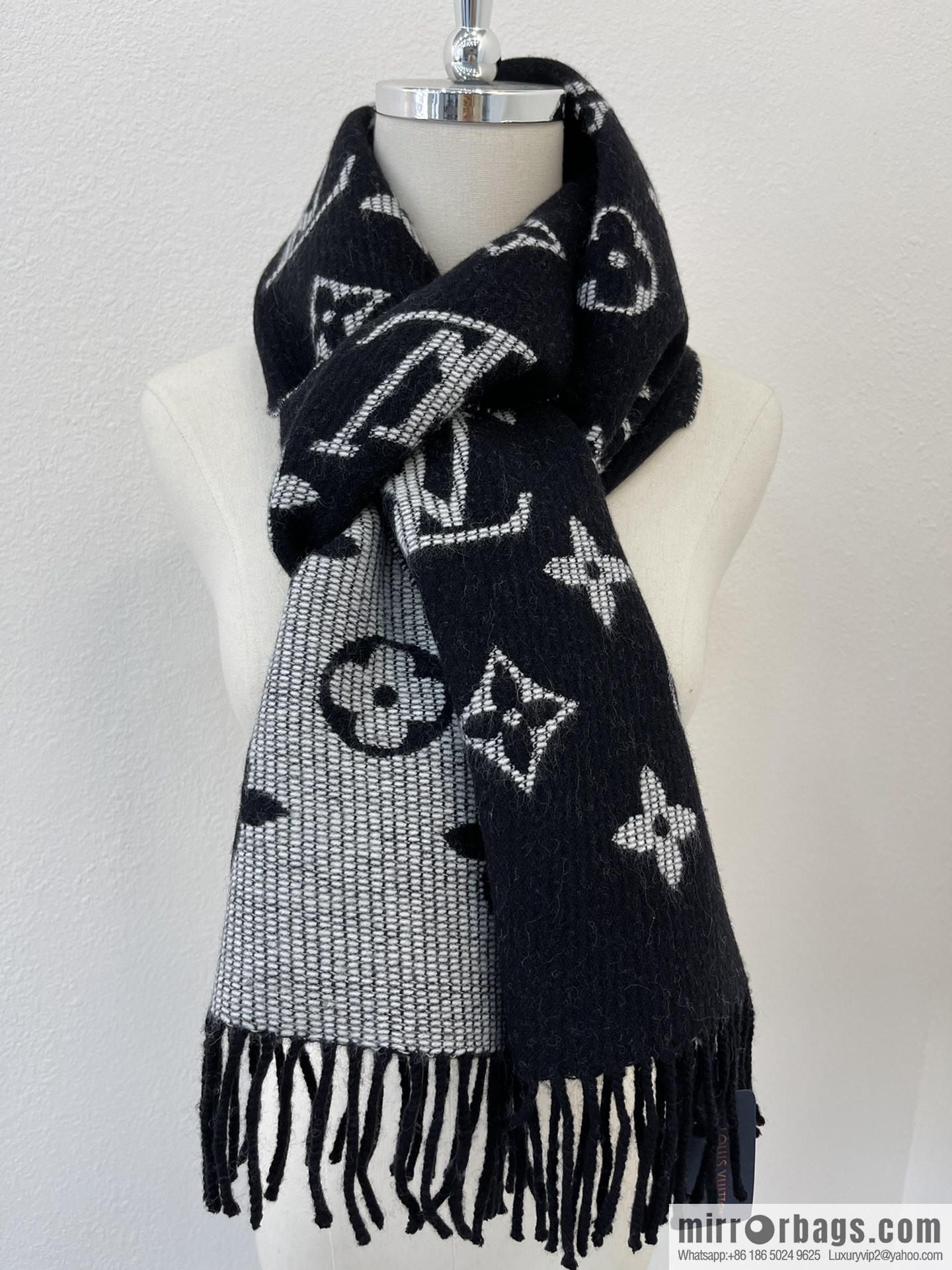 LV Louis Vuitton Wool Alpaca Hair Blended Daily Scarf M76701