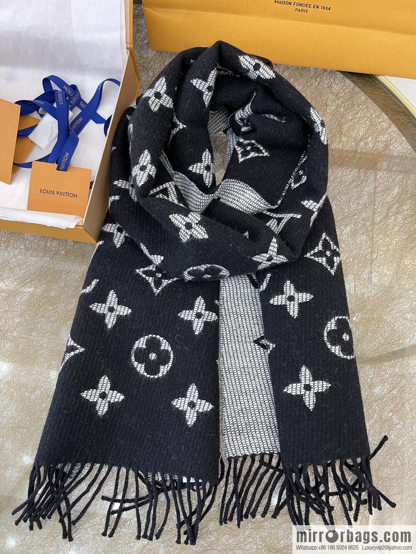 LV Louis Vuitton Wool Alpaca Hair Blended Daily Scarf M76701