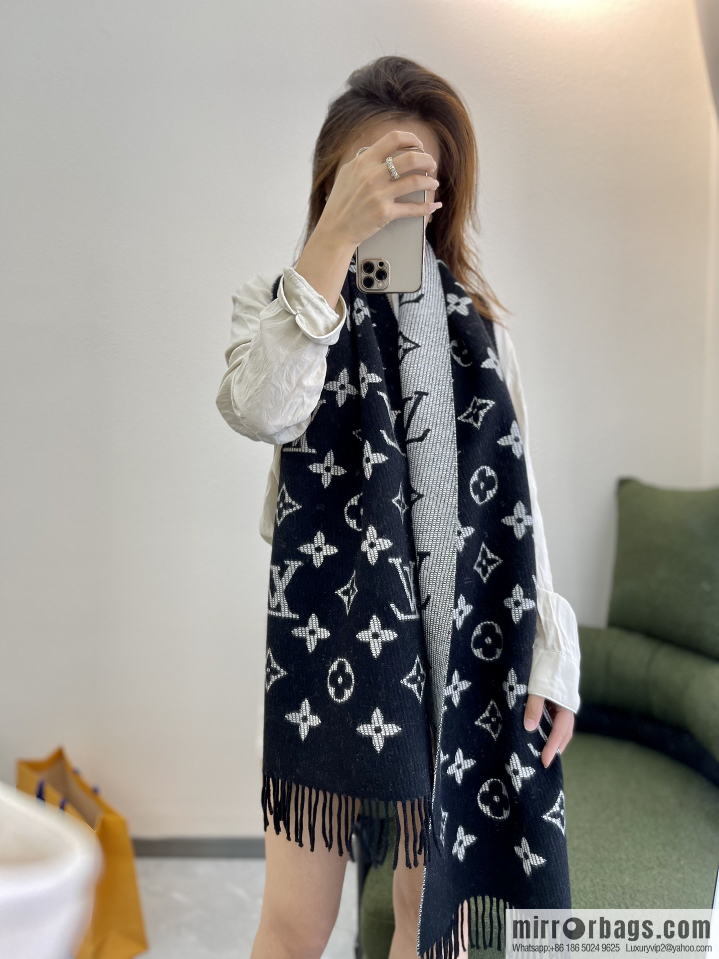 LV Louis Vuitton Wool Alpaca Hair Blended Daily Scarf M76701