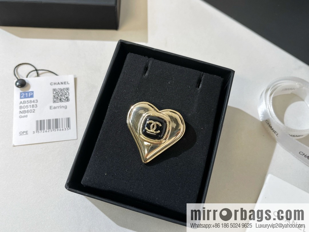 2021 new CHANEL Chanel double c peach heart brooch