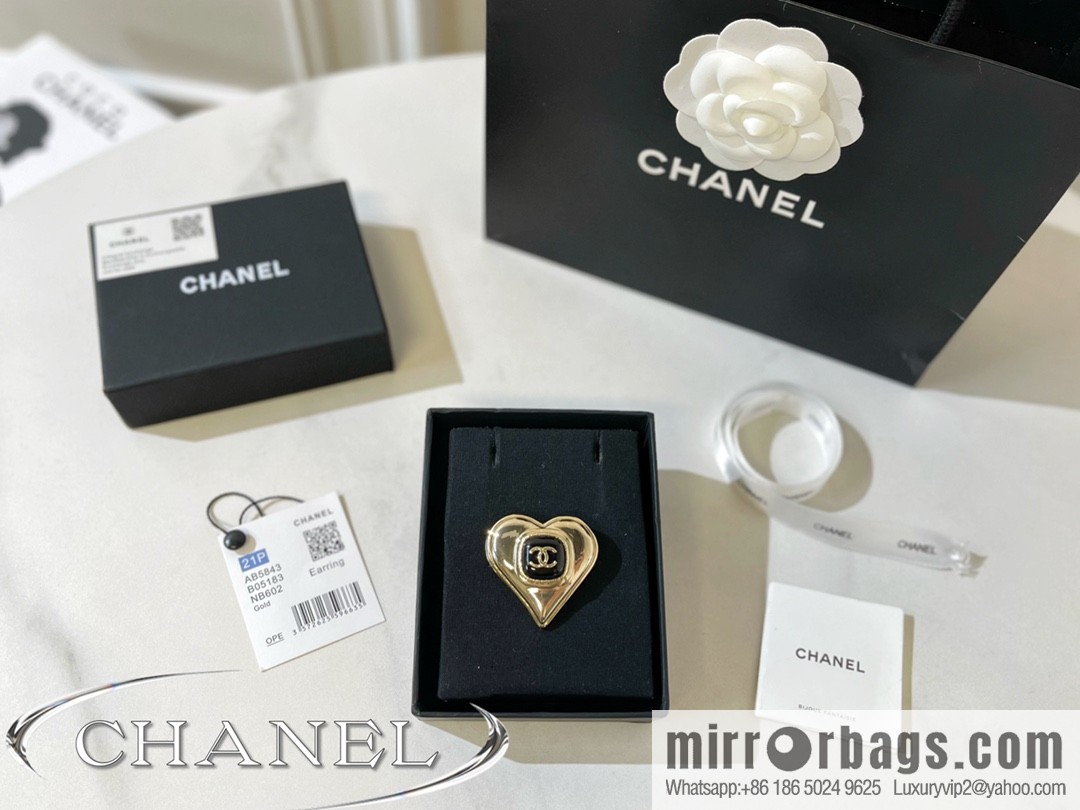 2021 new CHANEL Chanel double c peach heart brooch