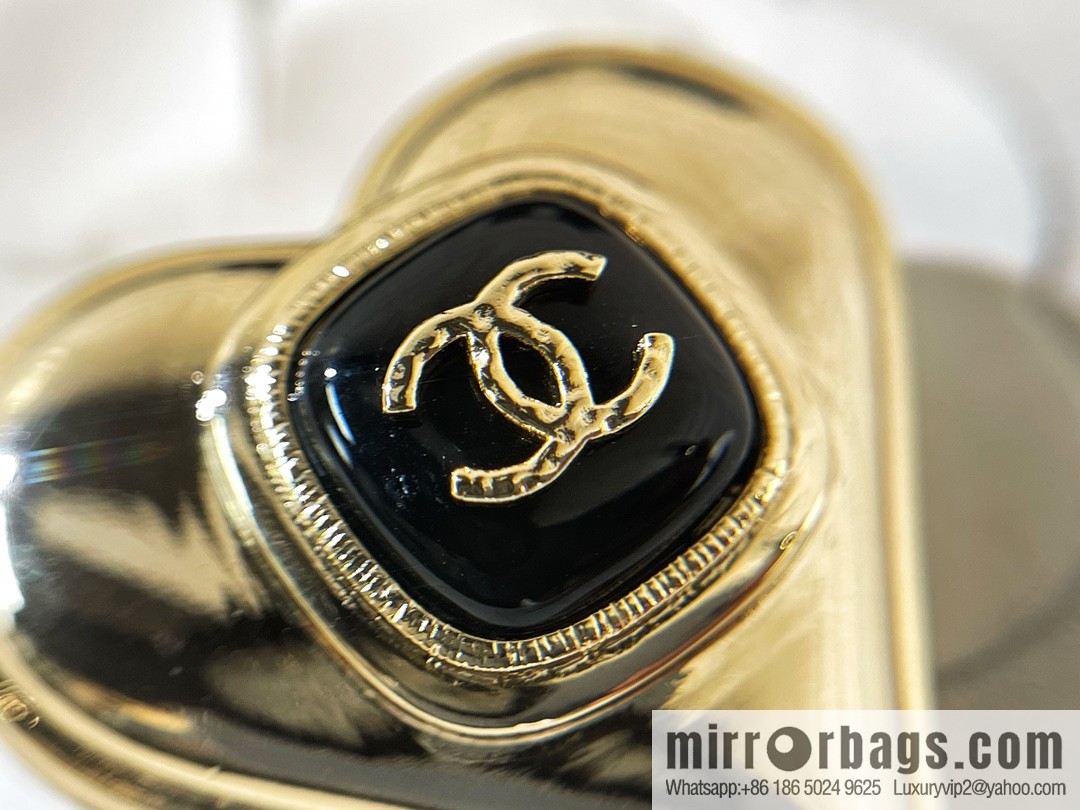 2021 new CHANEL Chanel double c peach heart brooch