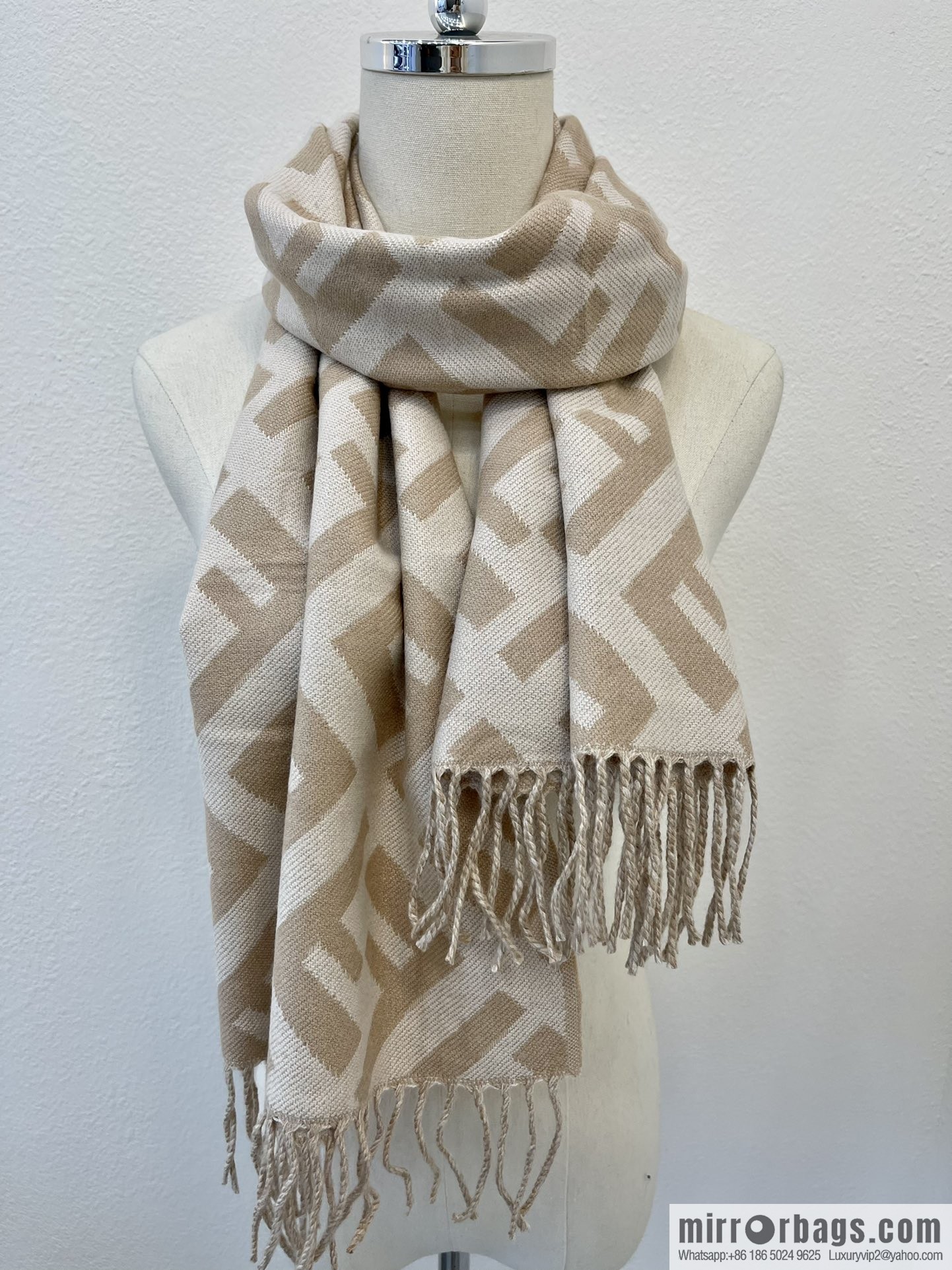 FENDI Fendi Classic FF Logo Cashmere Scarf FXT260