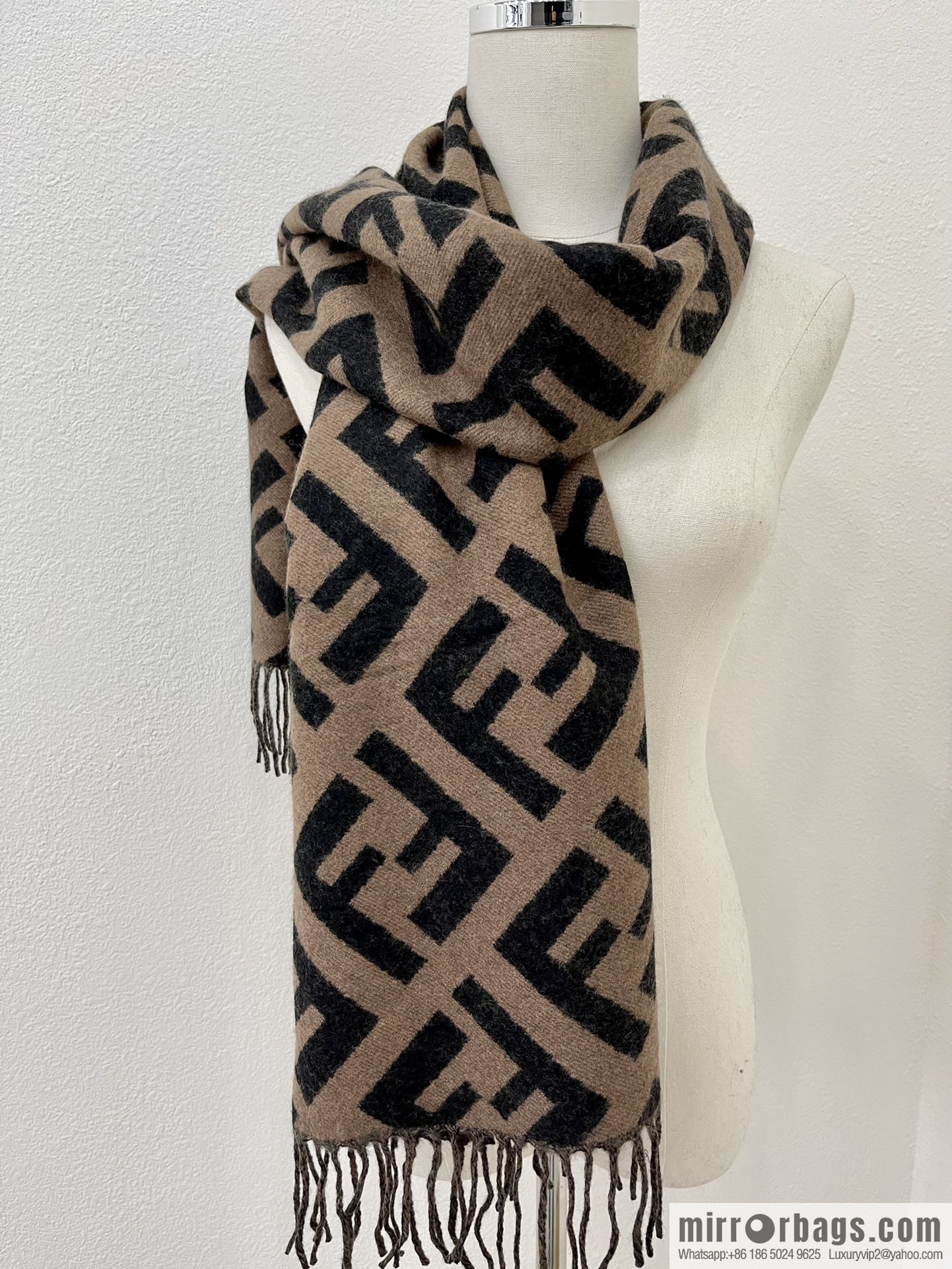 FENDI Fendi Classic FF Logo Cashmere Scarf FXT260