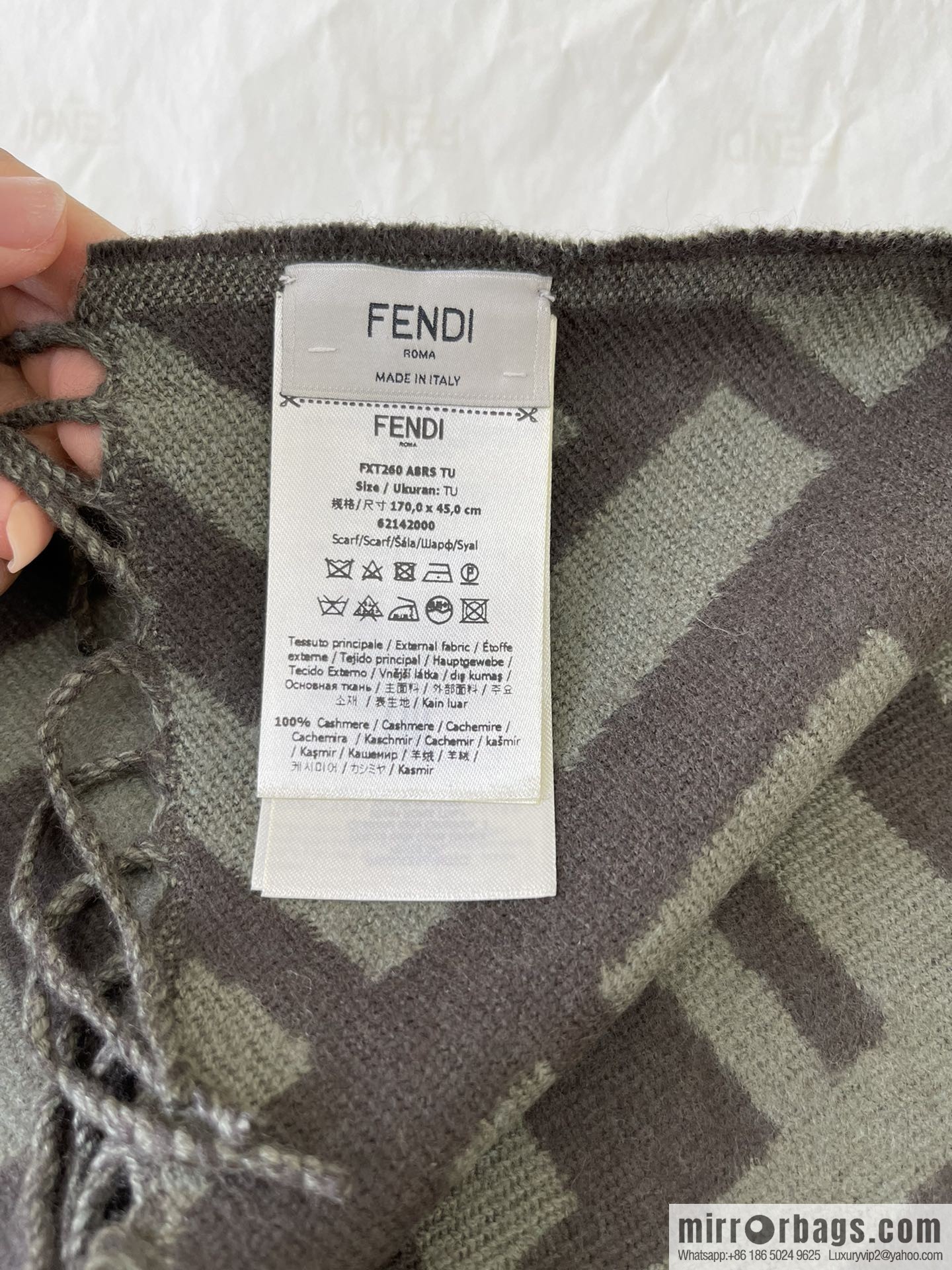 FENDI Fendi Classic FF Logo Cashmere Scarf FXT260