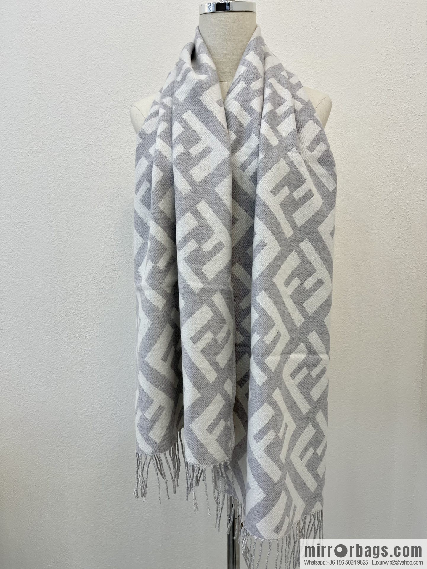 FENDI Fendi Classic FF Logo Cashmere Scarf FXT260