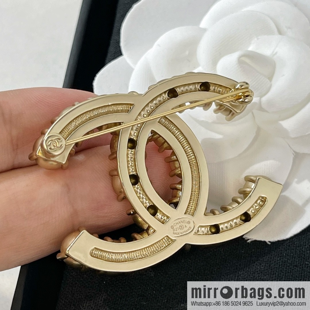 New ☑️ Chanel double c pearl brooch