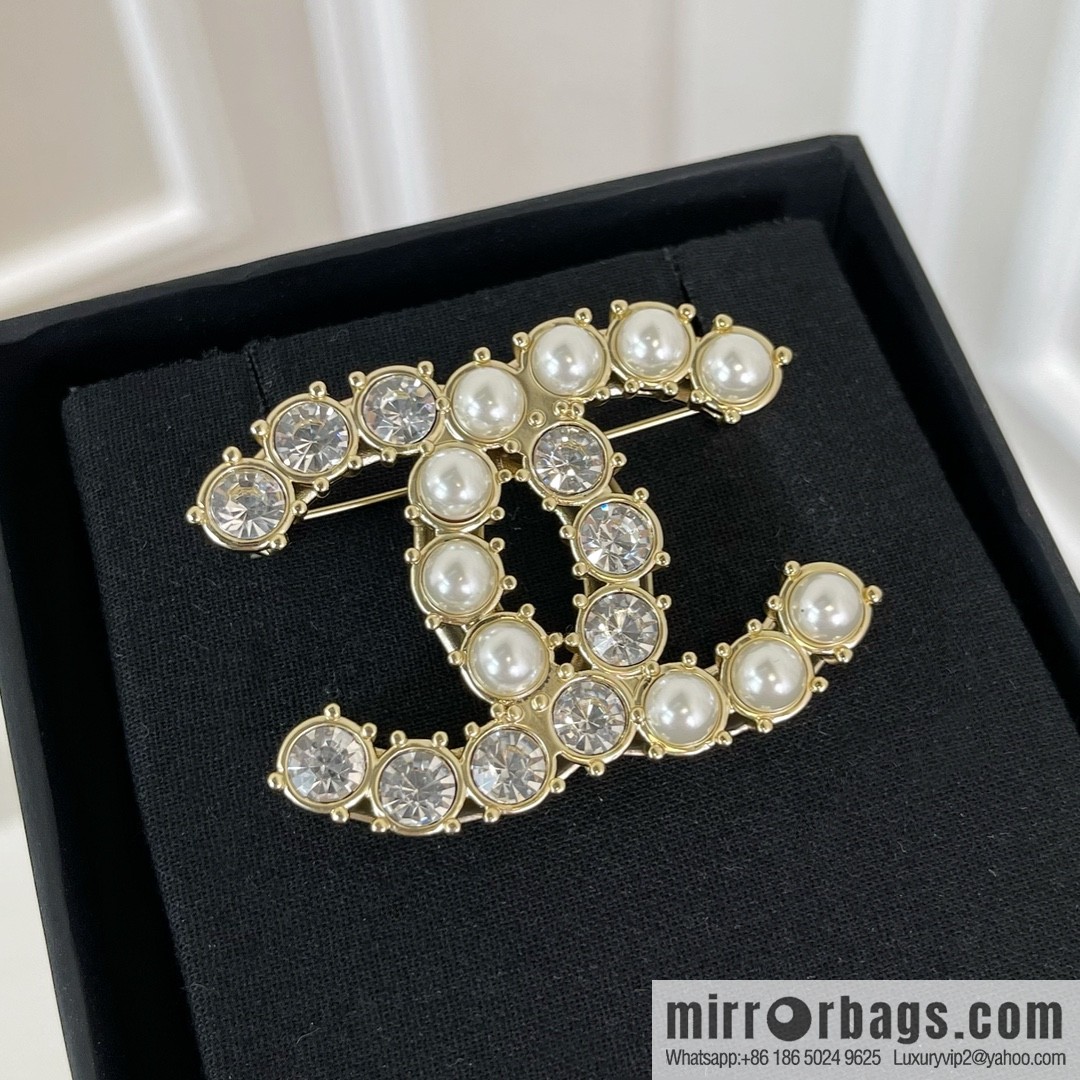 New ☑️ Chanel double c pearl brooch
