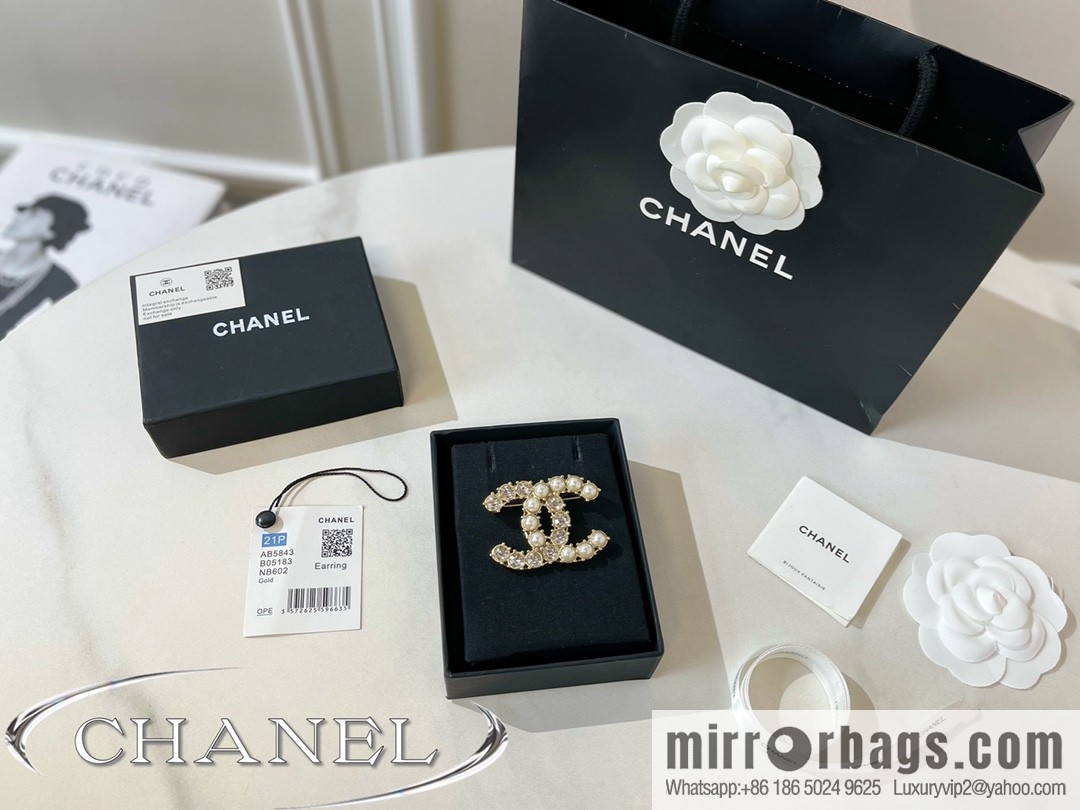 New ☑️ Chanel double c pearl brooch