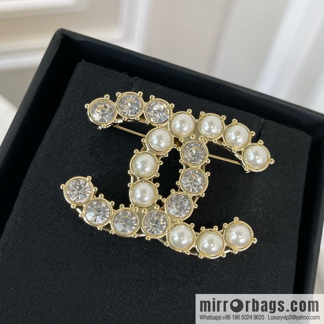 New ☑️ Chanel double c pearl brooch