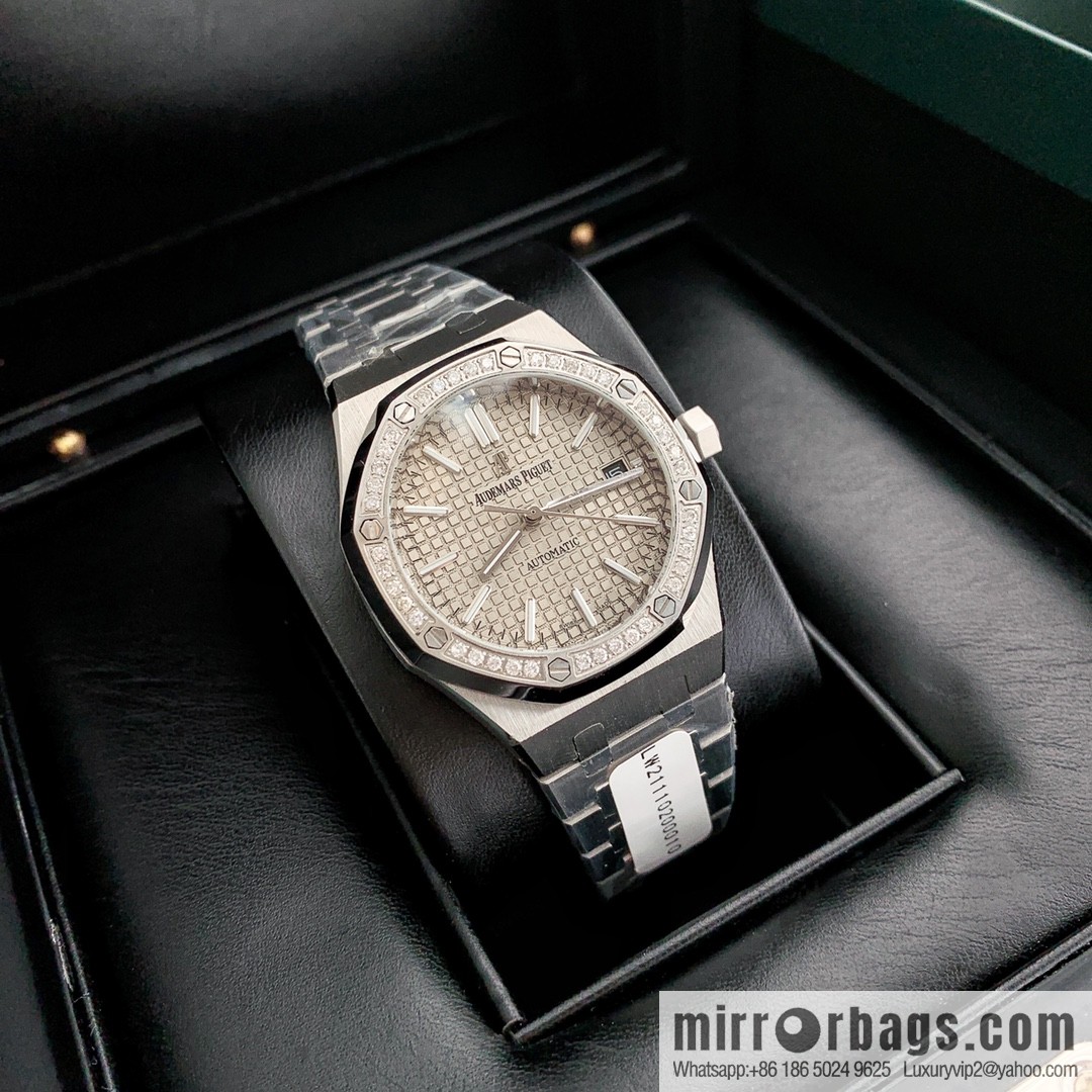 Women's Audemars Piguet Royal Oak bezel inlaid with 40 pieces with VS1.7 natural real diamond Audemars Piguet CAL.4302 all-in-one watch