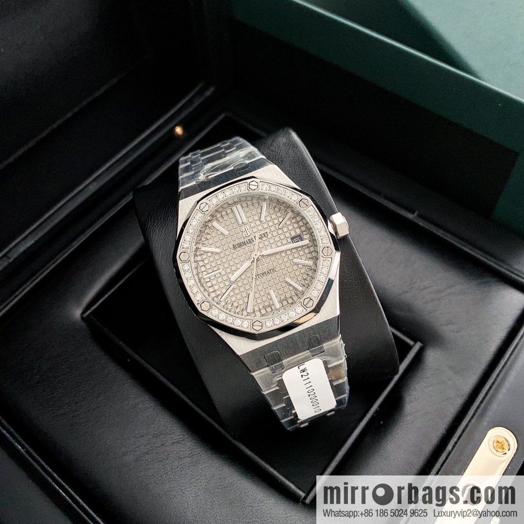 Women's Audemars Piguet Royal Oak bezel inlaid with 40 pieces with VS1.7 natural real diamond Audemars Piguet CAL.4302 all-in-one watch