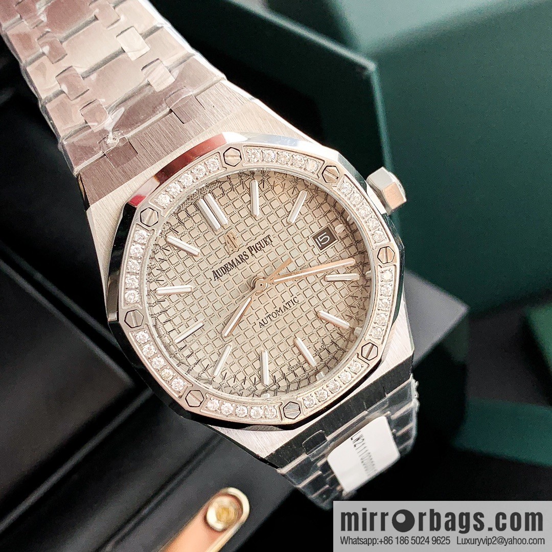 Women's Audemars Piguet Royal Oak bezel inlaid with 40 pieces with VS1.7 natural real diamond Audemars Piguet CAL.4302 all-in-one watch