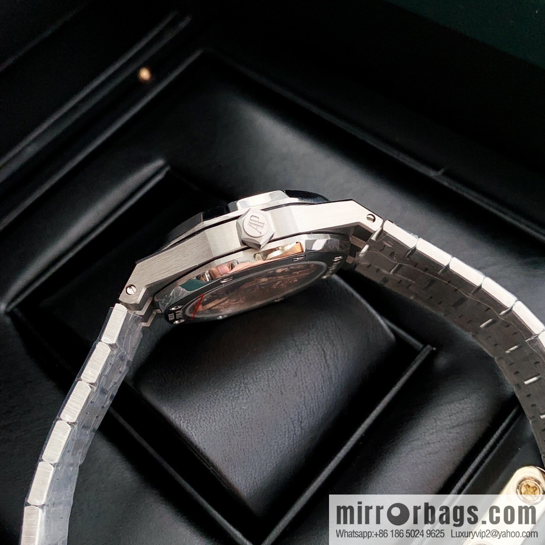 Women's Audemars Piguet Royal Oak bezel inlaid with 40 pieces with VS1.7 natural real diamond Audemars Piguet CAL.4302 all-in-one watch