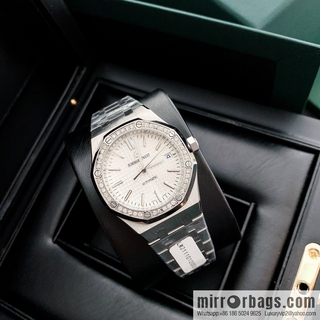 Women's Audemars Piguet Royal Oak bezel inlaid with 40 pieces with VS1.7 natural real diamond Audemars Piguet CAL.4302 all-in-one watch