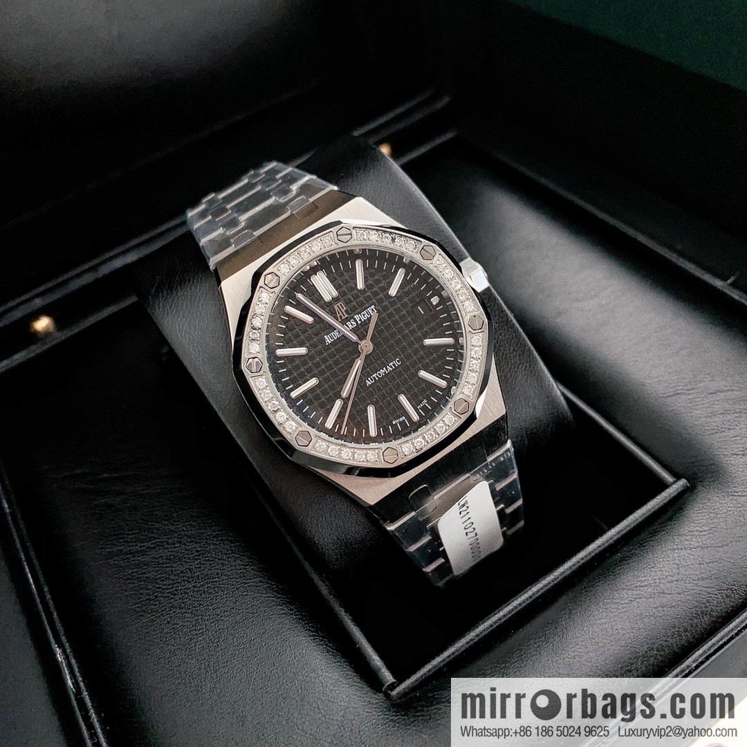 Women's Audemars Piguet Royal Oak bezel inlaid with 40 pieces with VS1.7 natural real diamond Audemars Piguet CAL.4302 all-in-one watch