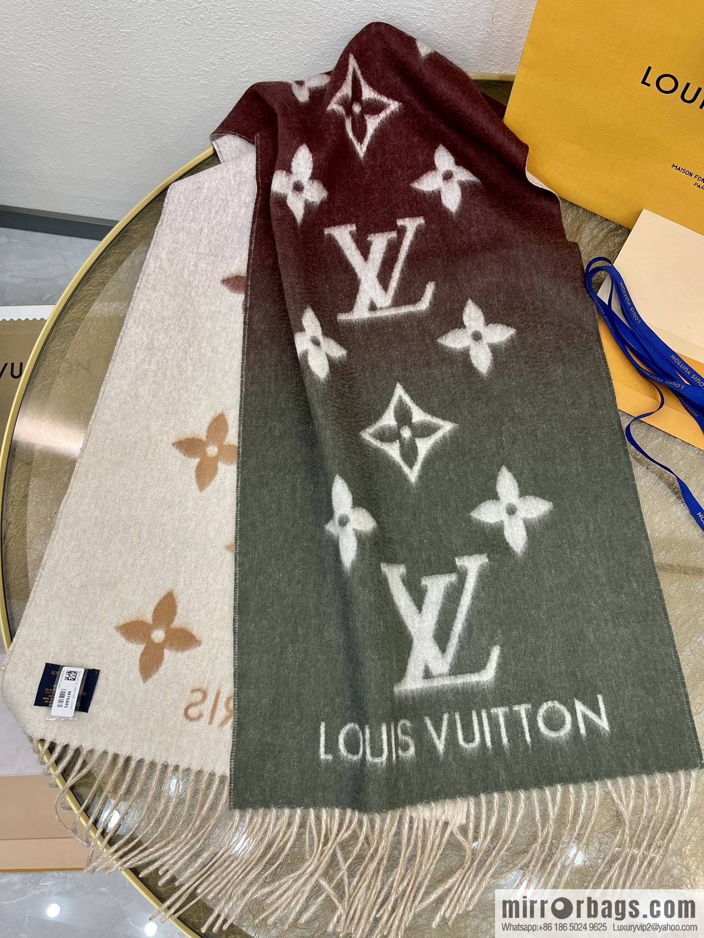 LV Louis Vuitton gradual change color 100% cashmere scarf M76881