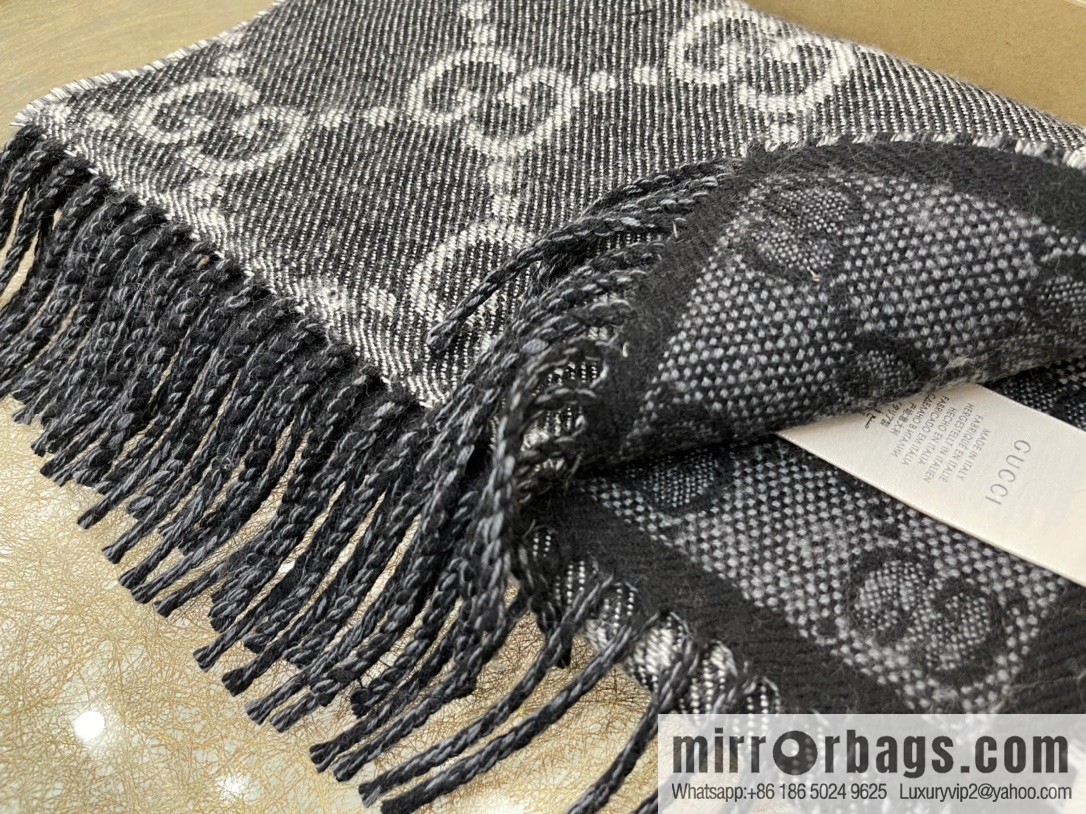 GUCCI Gucci GG pattern double-sided wool scarf 676610